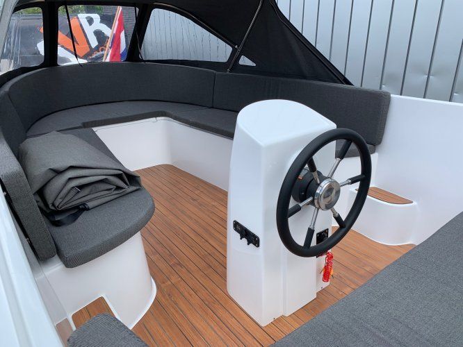 Lago Amore 595 Tender