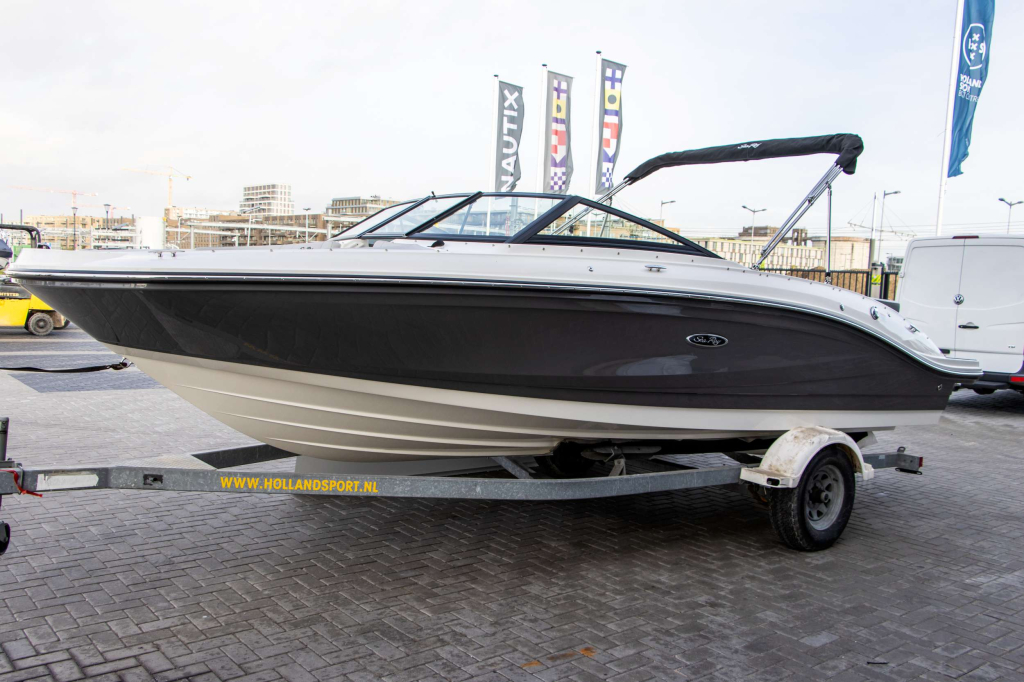 Sea Ray SPX 210