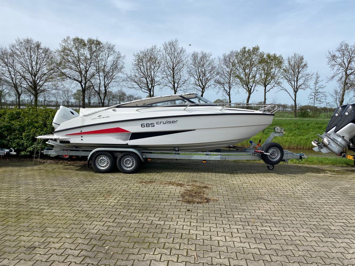 NORTHMASTER 685 Cruiser Cabin