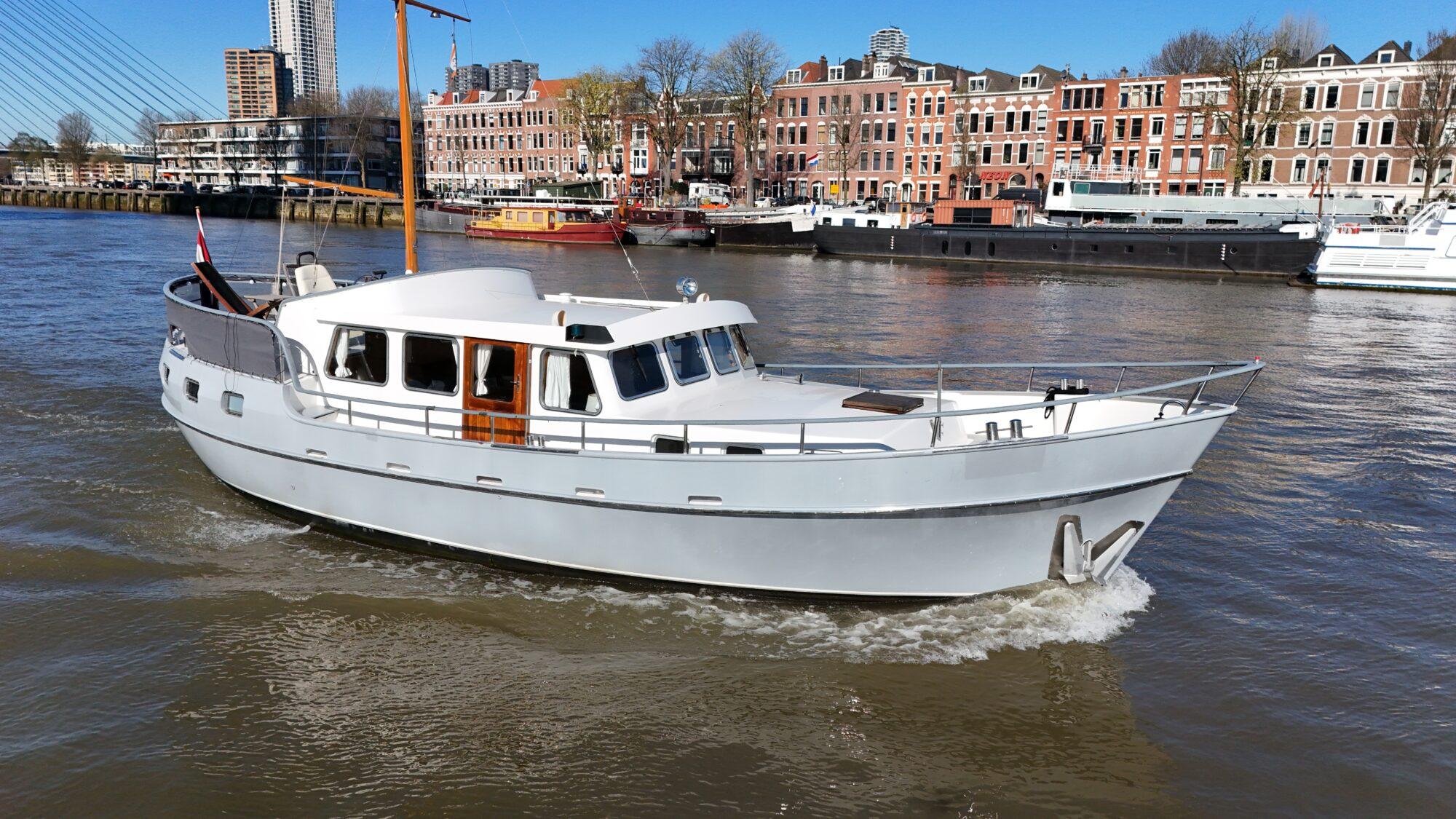 Pieter Beeldsnijder Pieter Beeldsnijder Rondspantkotter 12.85 AK