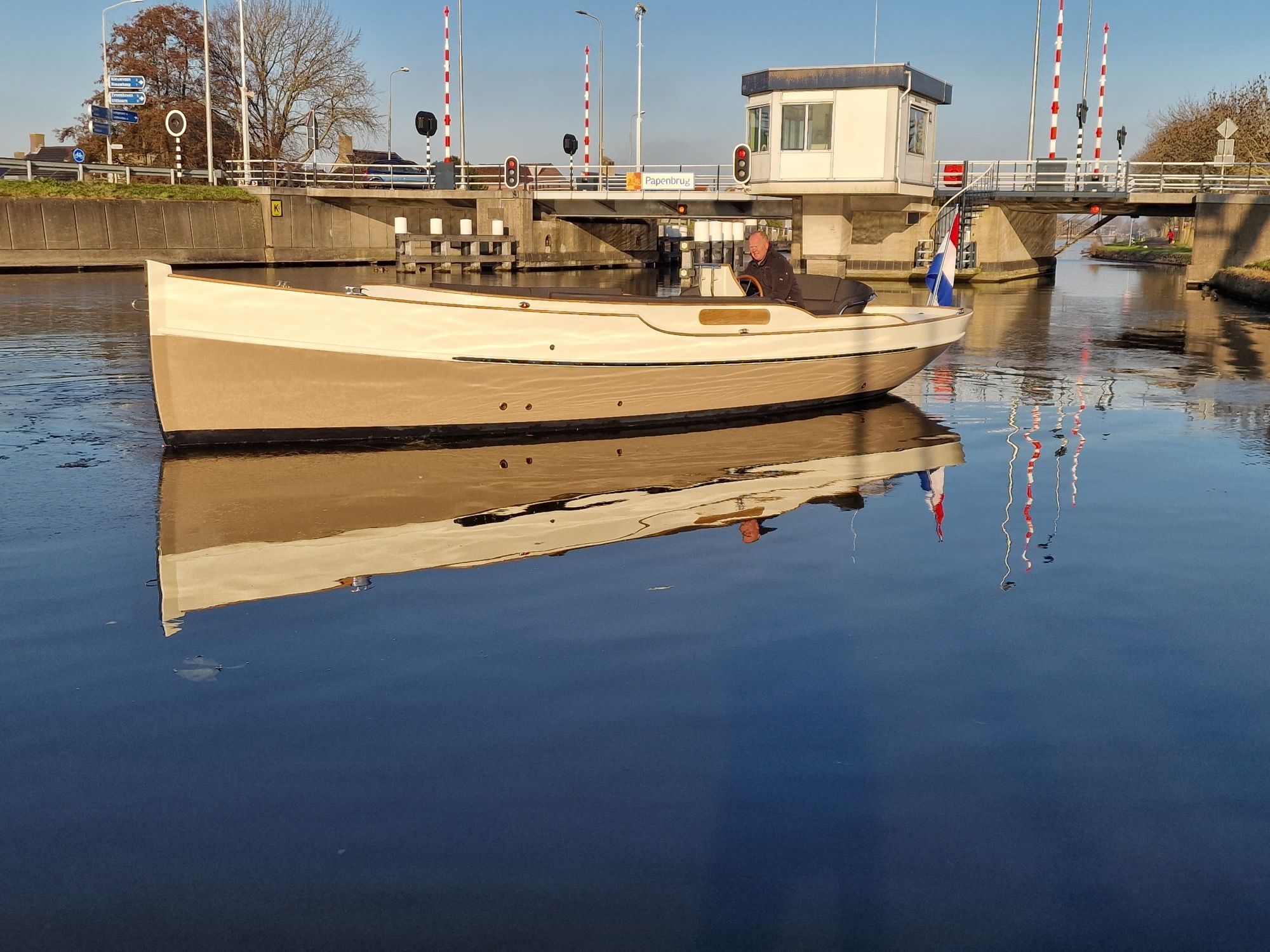 Menken Henley 28