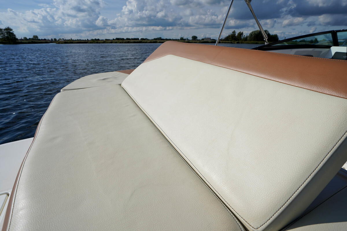 Sea Ray Sun Sport 230