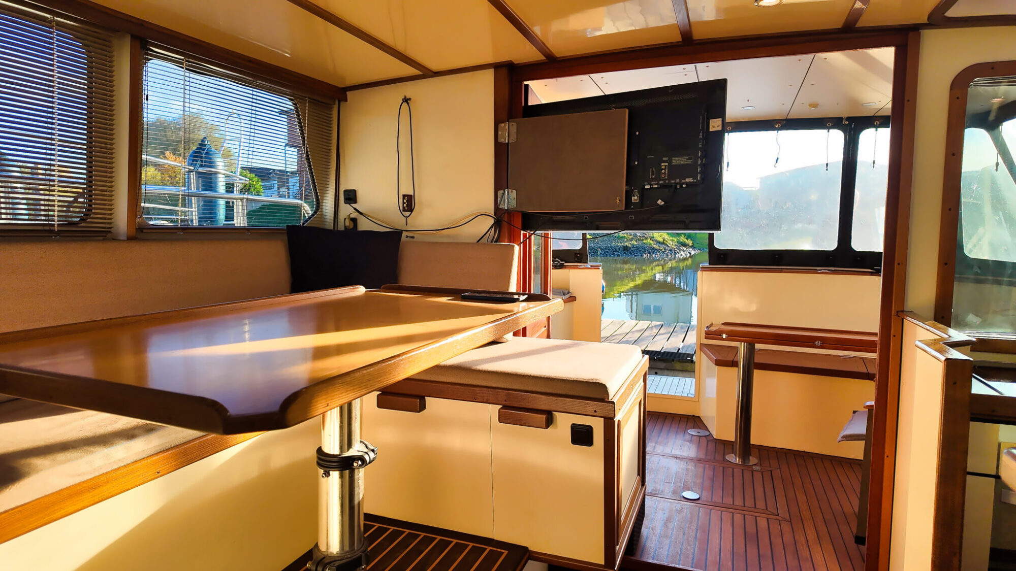 Bruce Roberts Euro 12.00 Flybridge