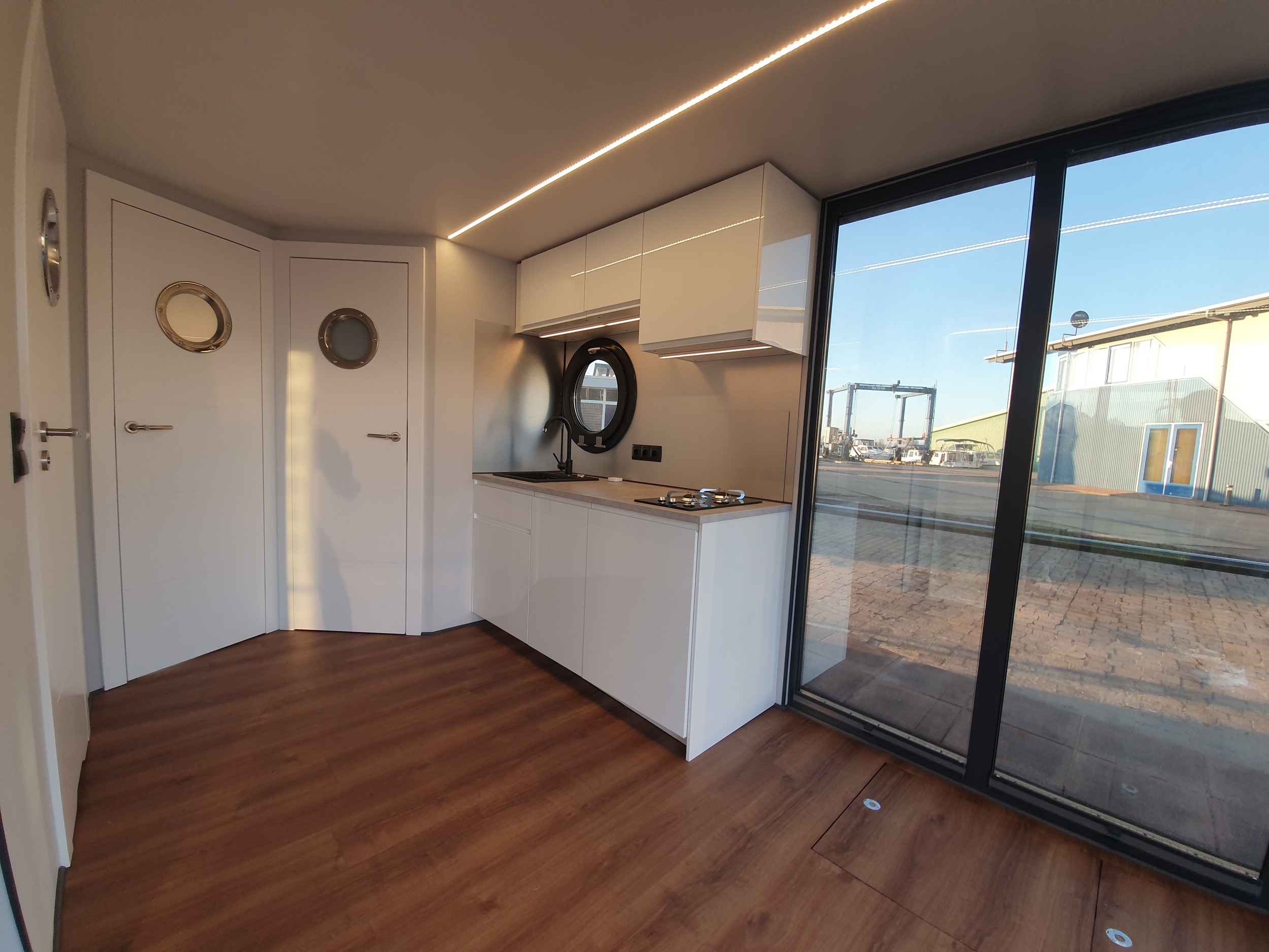 La Mare Houseboat Apartboat L - Vaarklaar - Met Verhuur