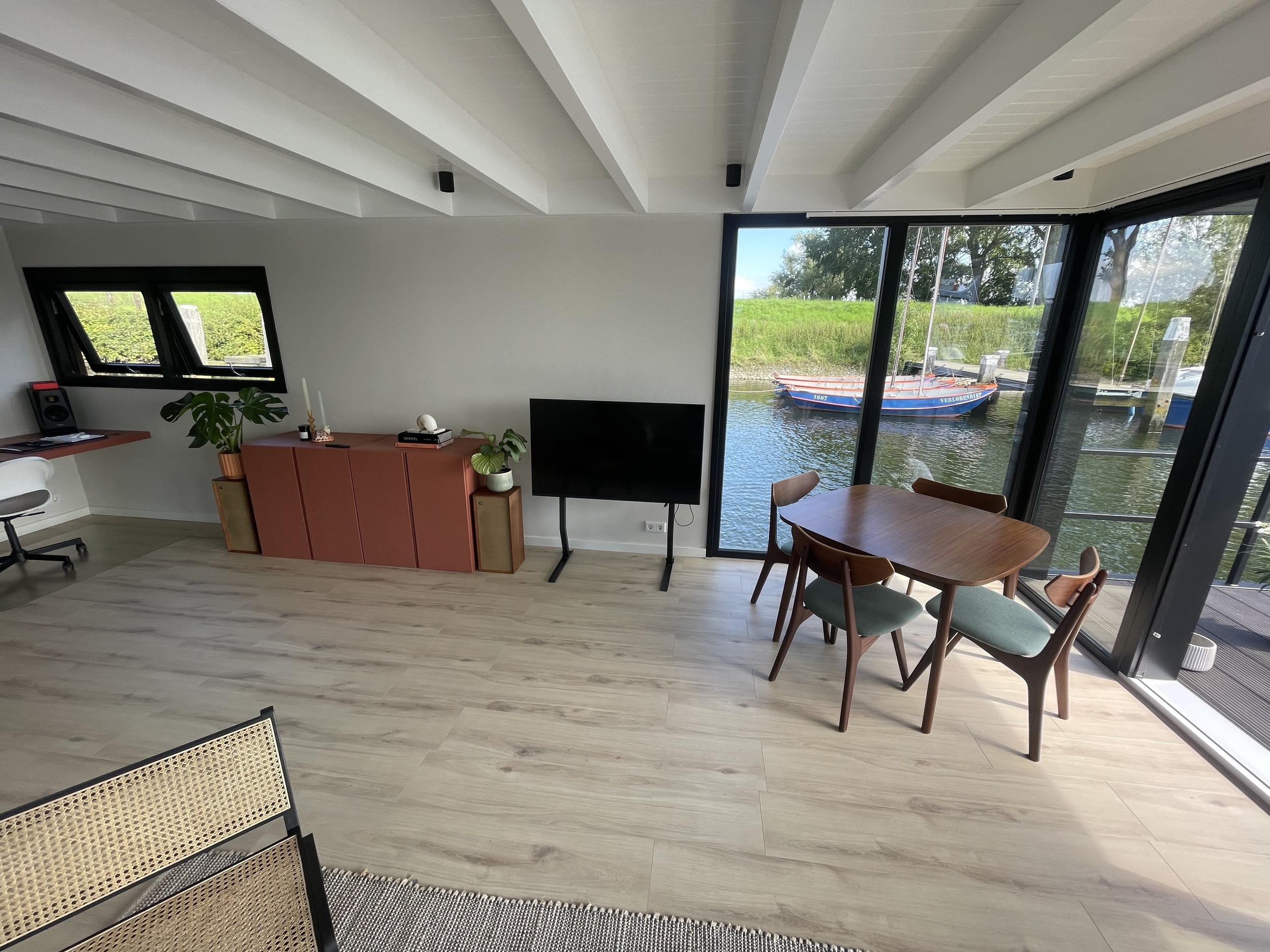 TMB60eco Houseboat Bij Rotterdam Ligplaats