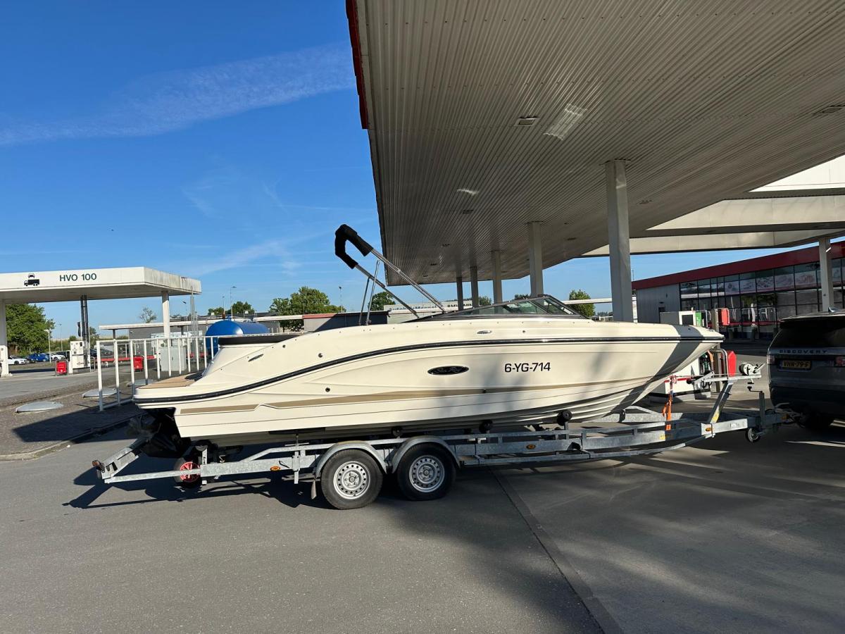 Sea Ray 230 SPX Bowrider