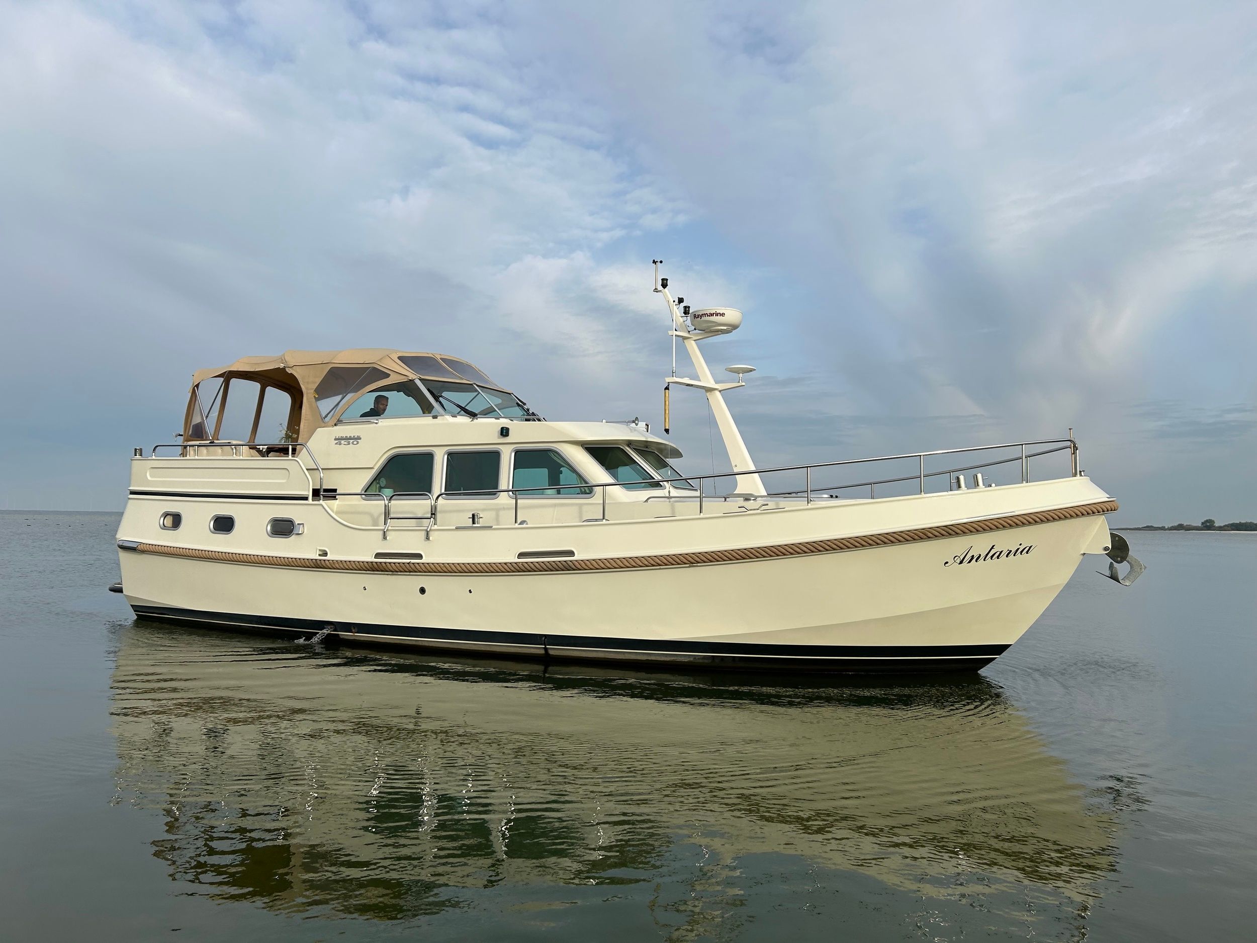 Linssen Grand Sturdy 430 AC MKII Twin Met Stabilizers