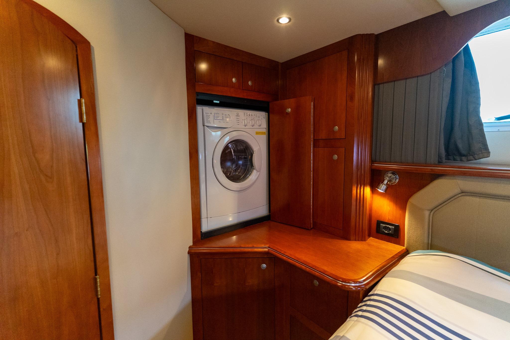 Cruisers Yachts 415 Express Motoryacht