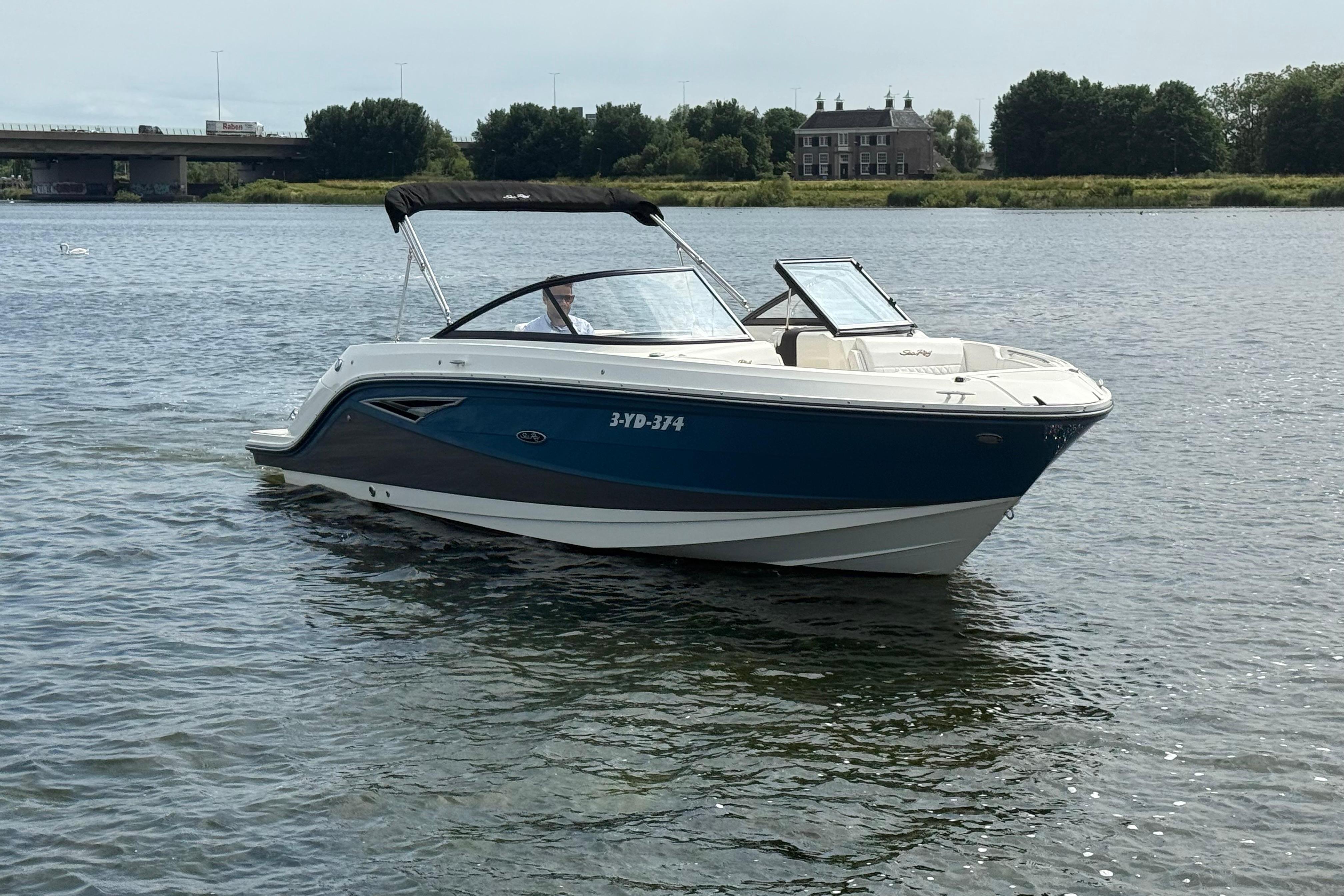 Sea Ray SLX 250