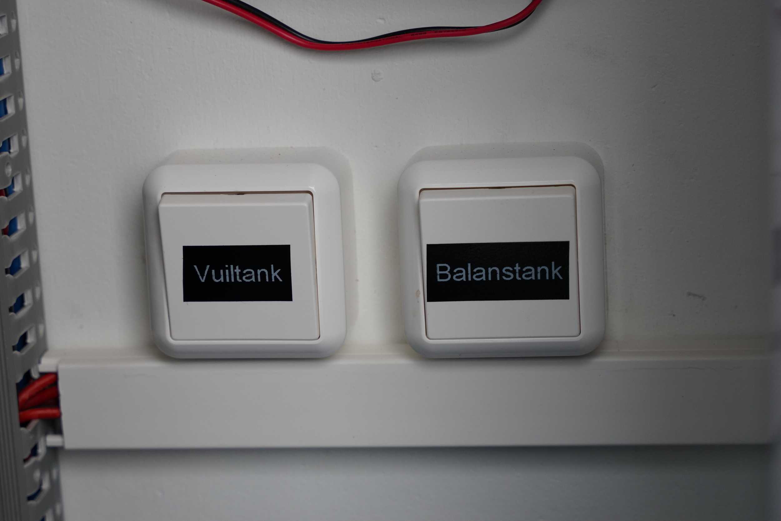 Koopligplaats Sneekermeer Met Apart Te Koop Houseboat 1460 X 500