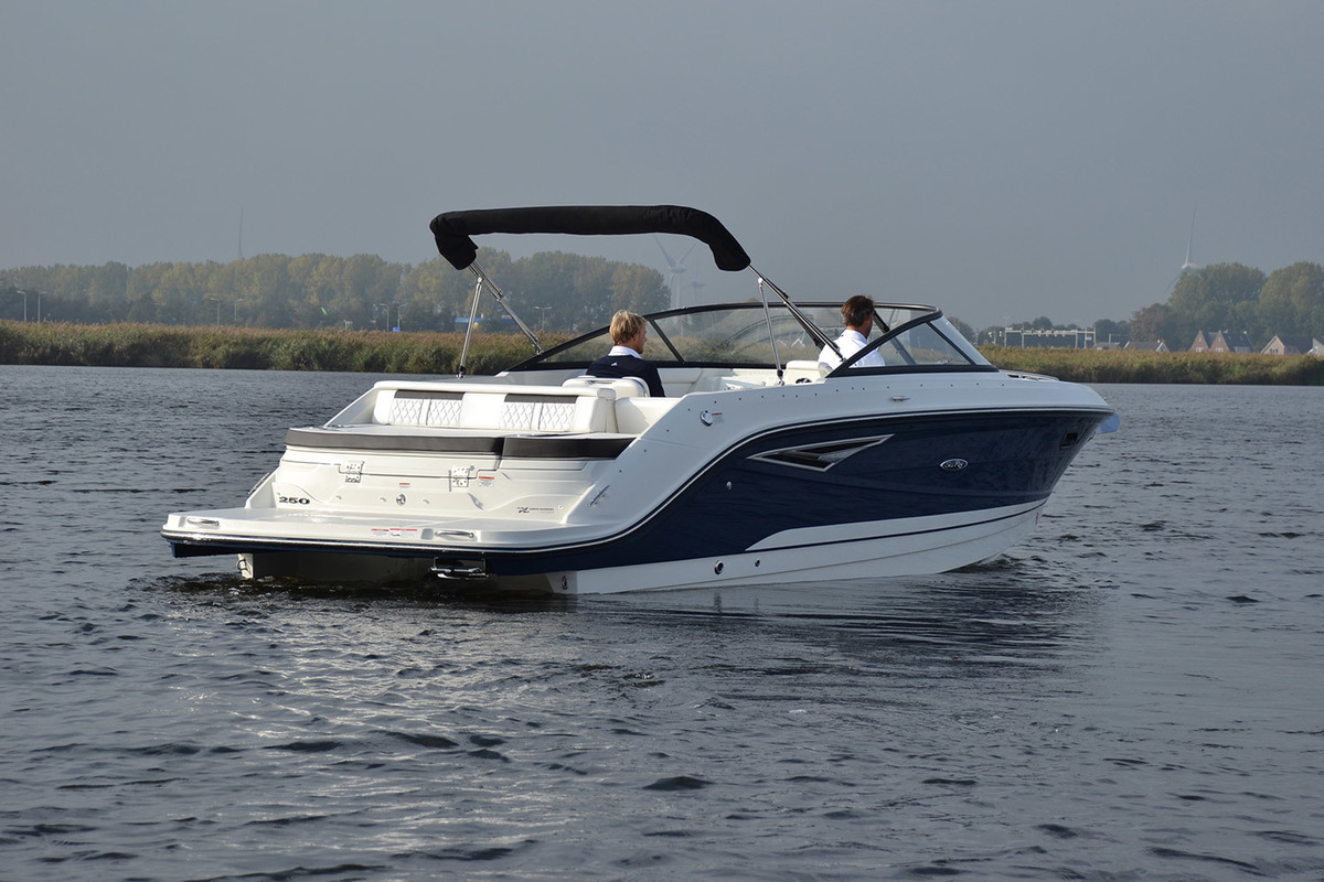 Sea Ray Sun Sport 250