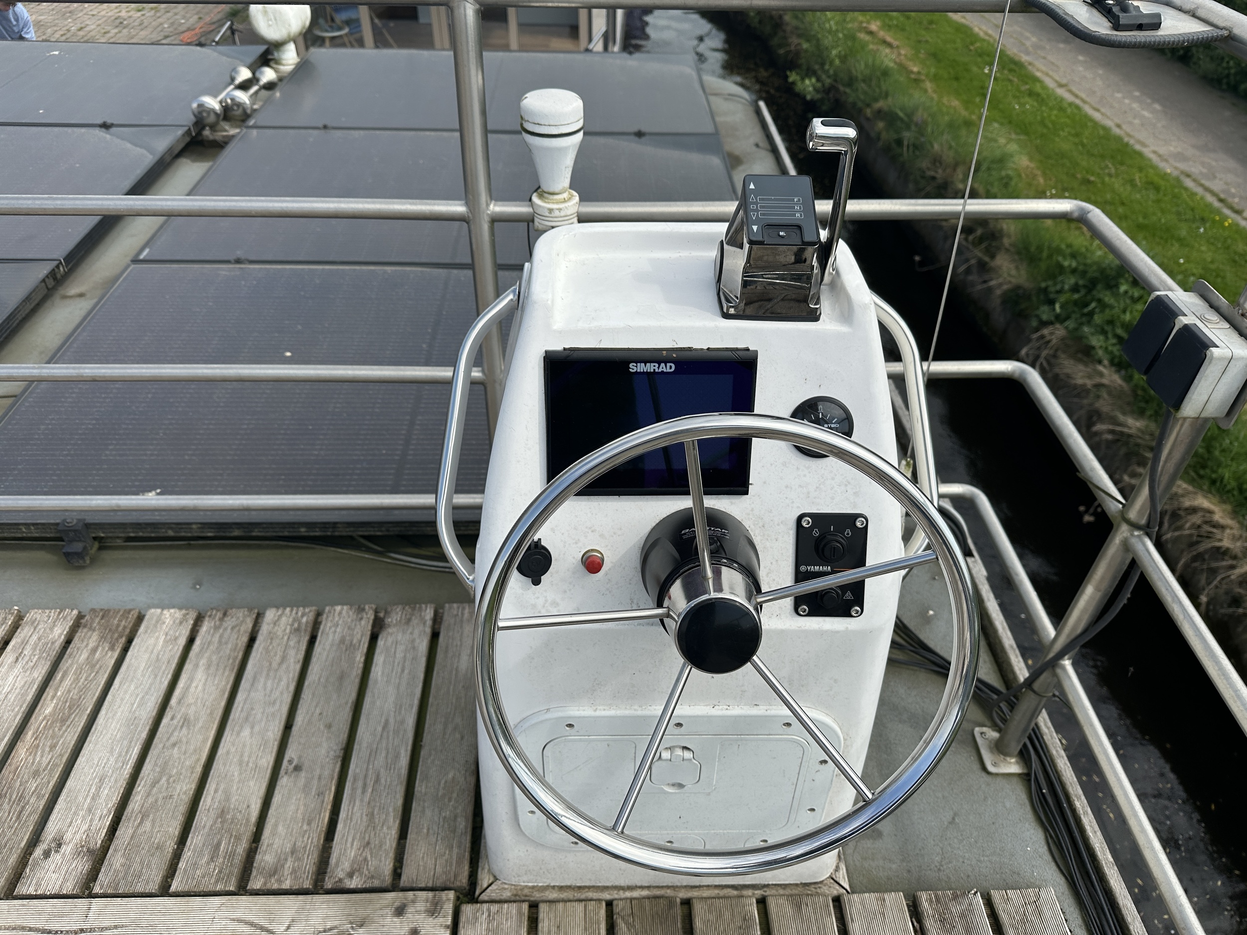 Lotus Houseboats 12 XT - Boven Besturing