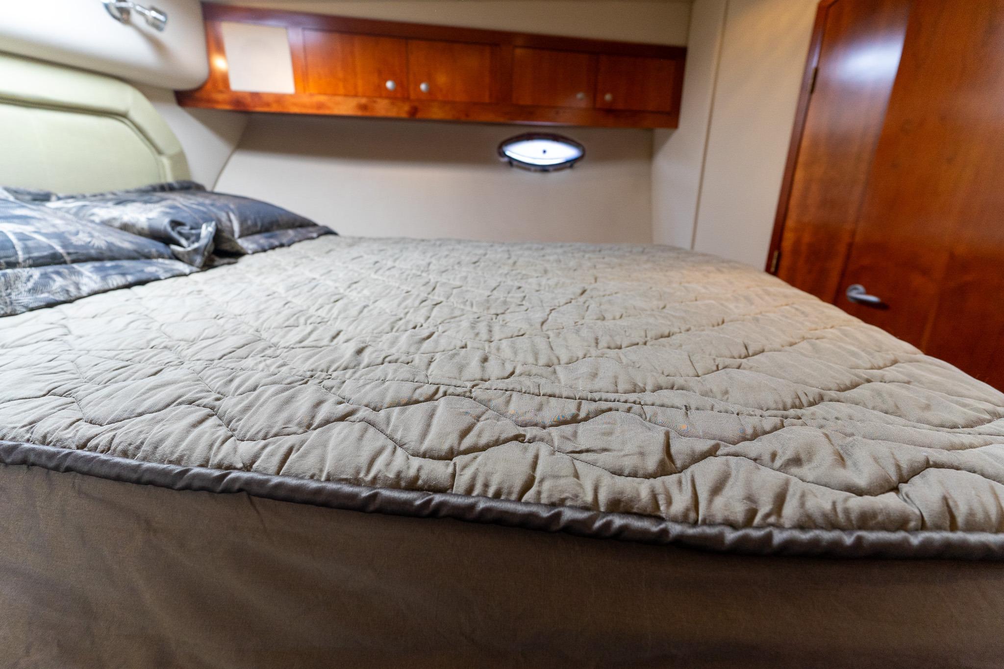 Cruisers Yachts 415 Express Motoryacht