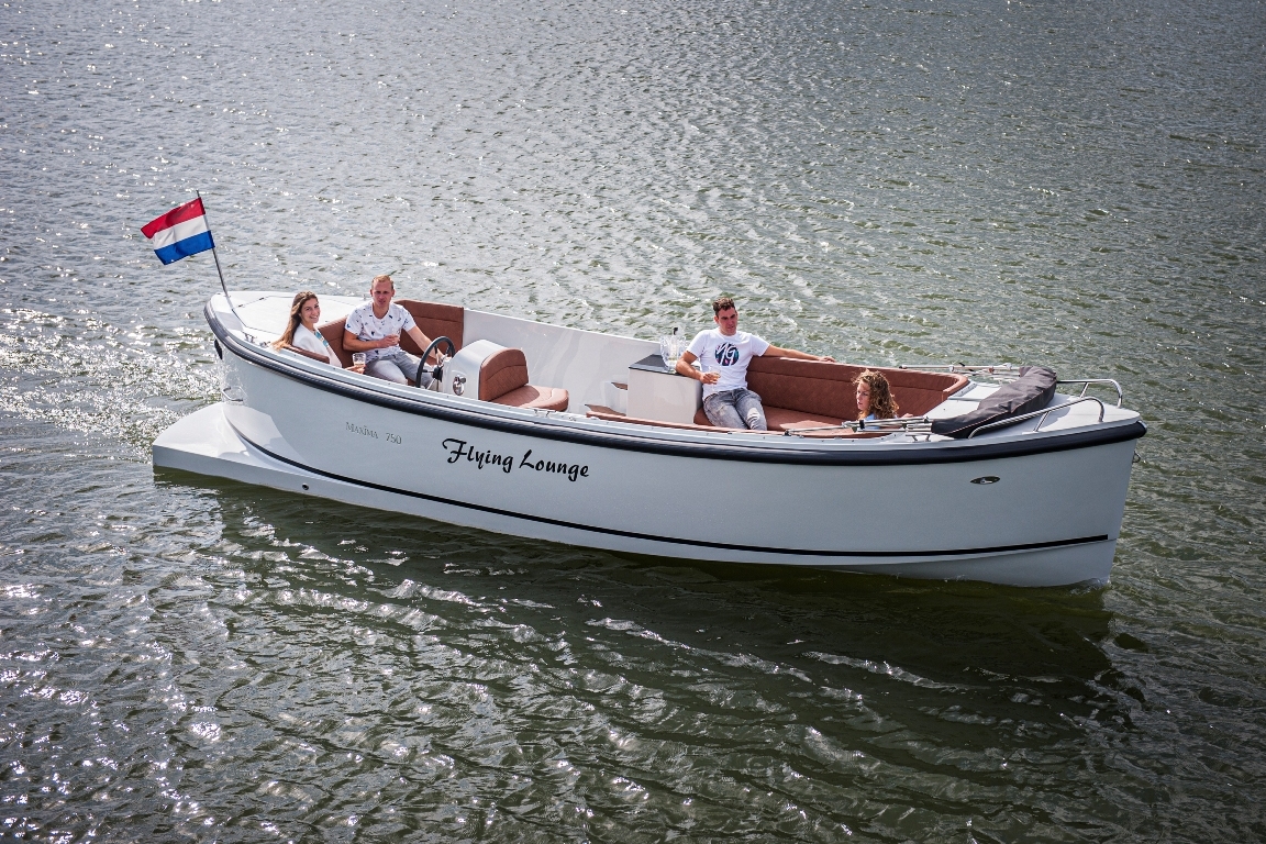 Maxima Boats 750 Flying Lounge