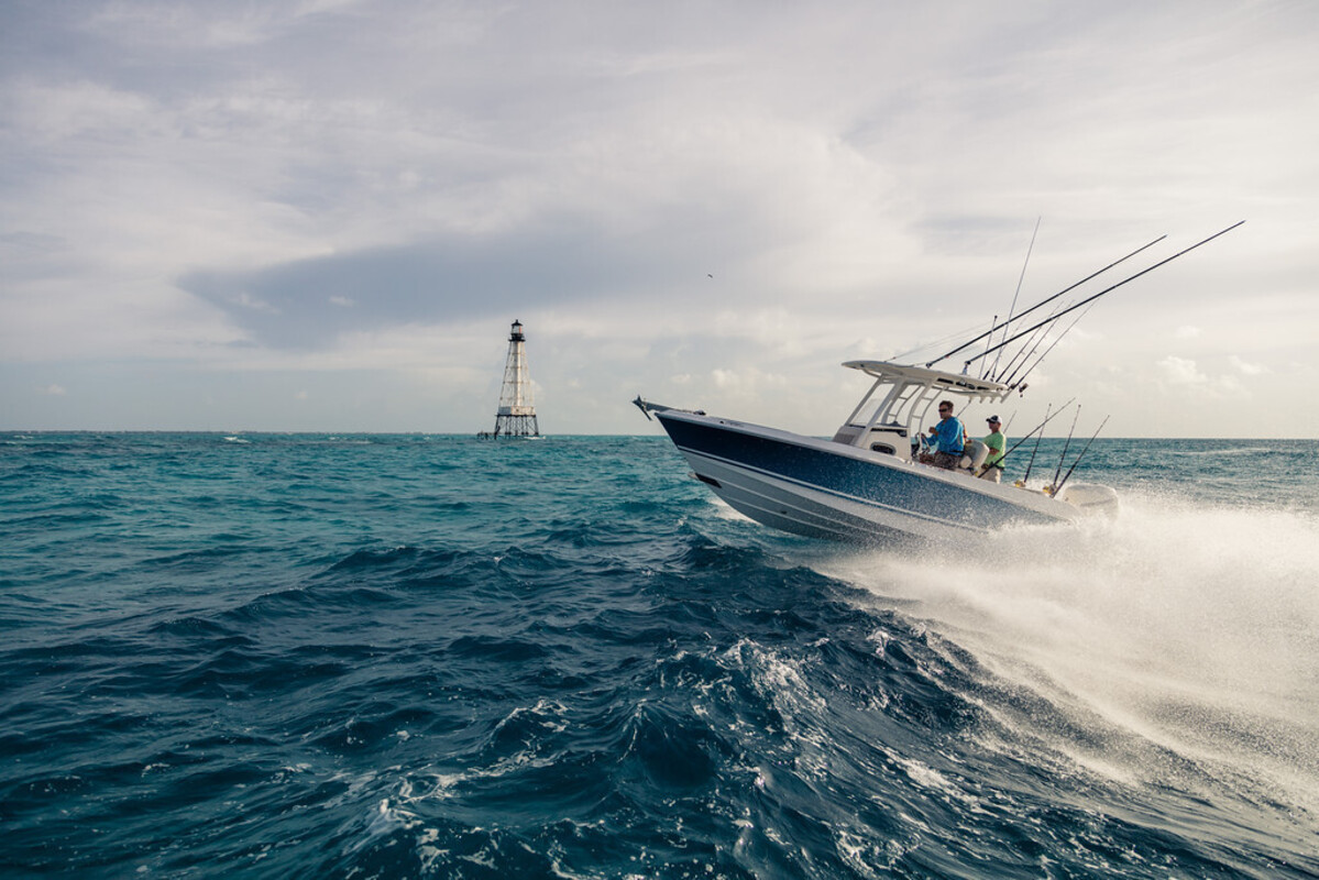 Boston Whaler 230 Outrage