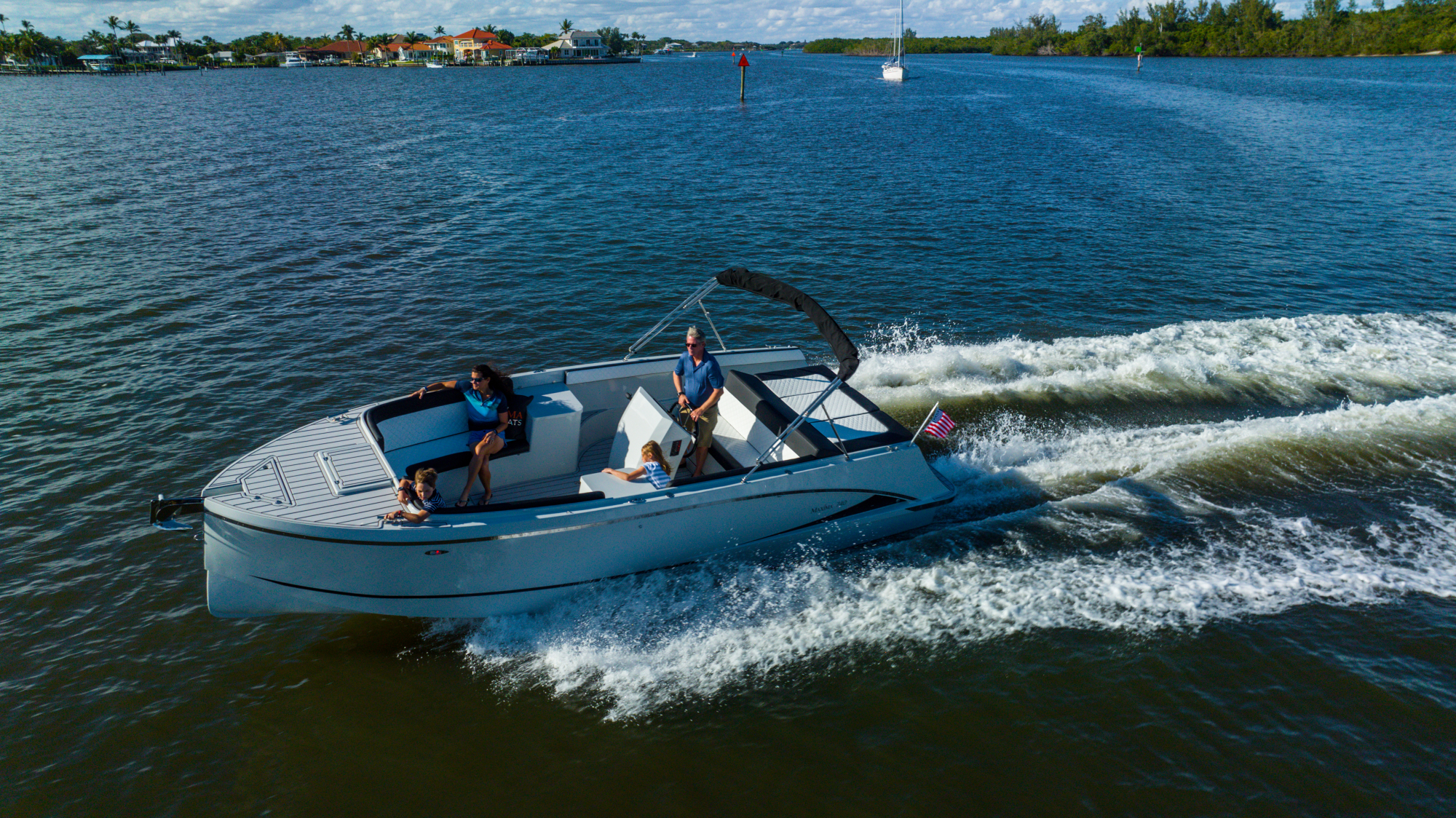 Maxima Boats 740