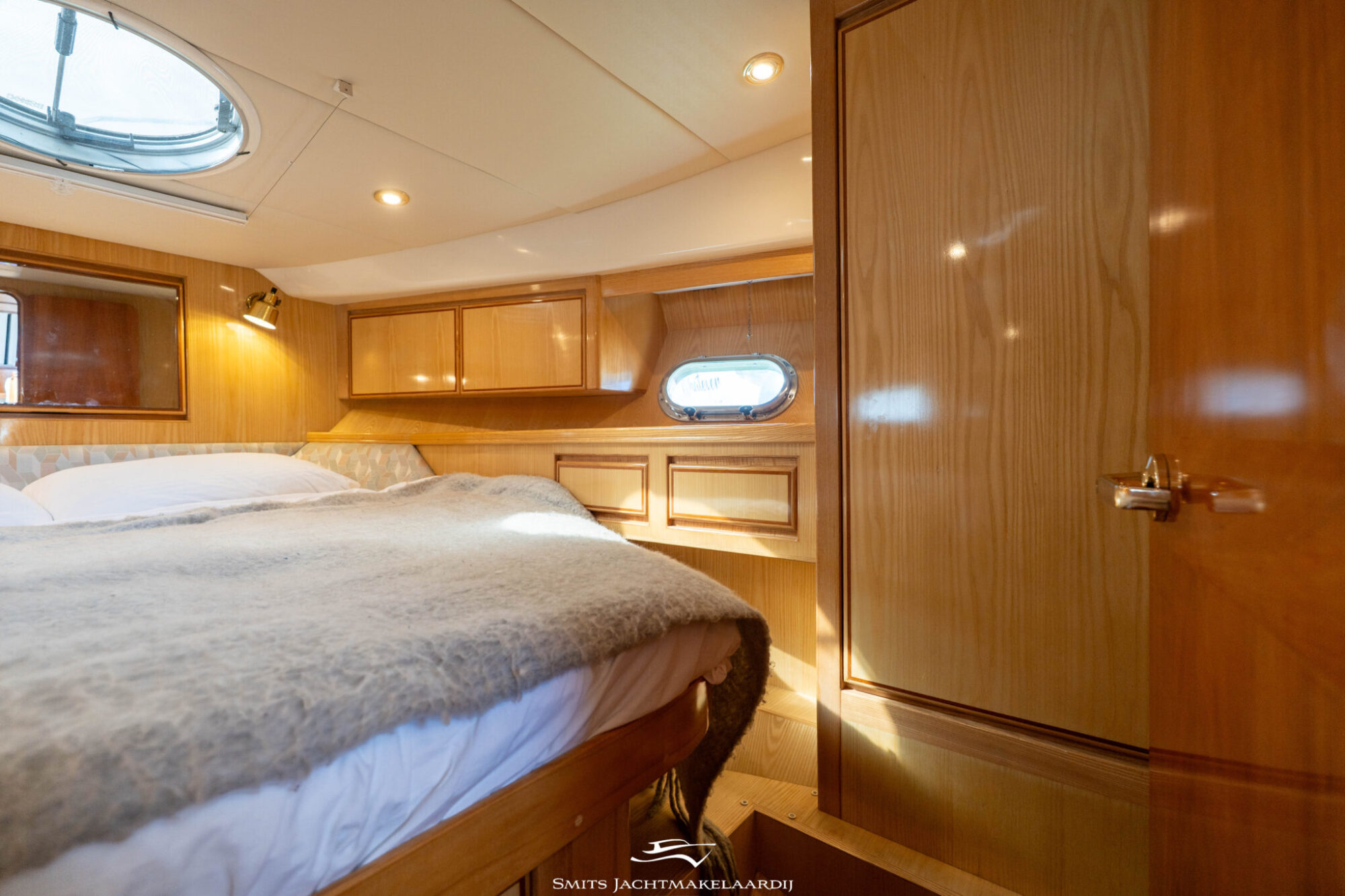 Astor 37 Flybridge