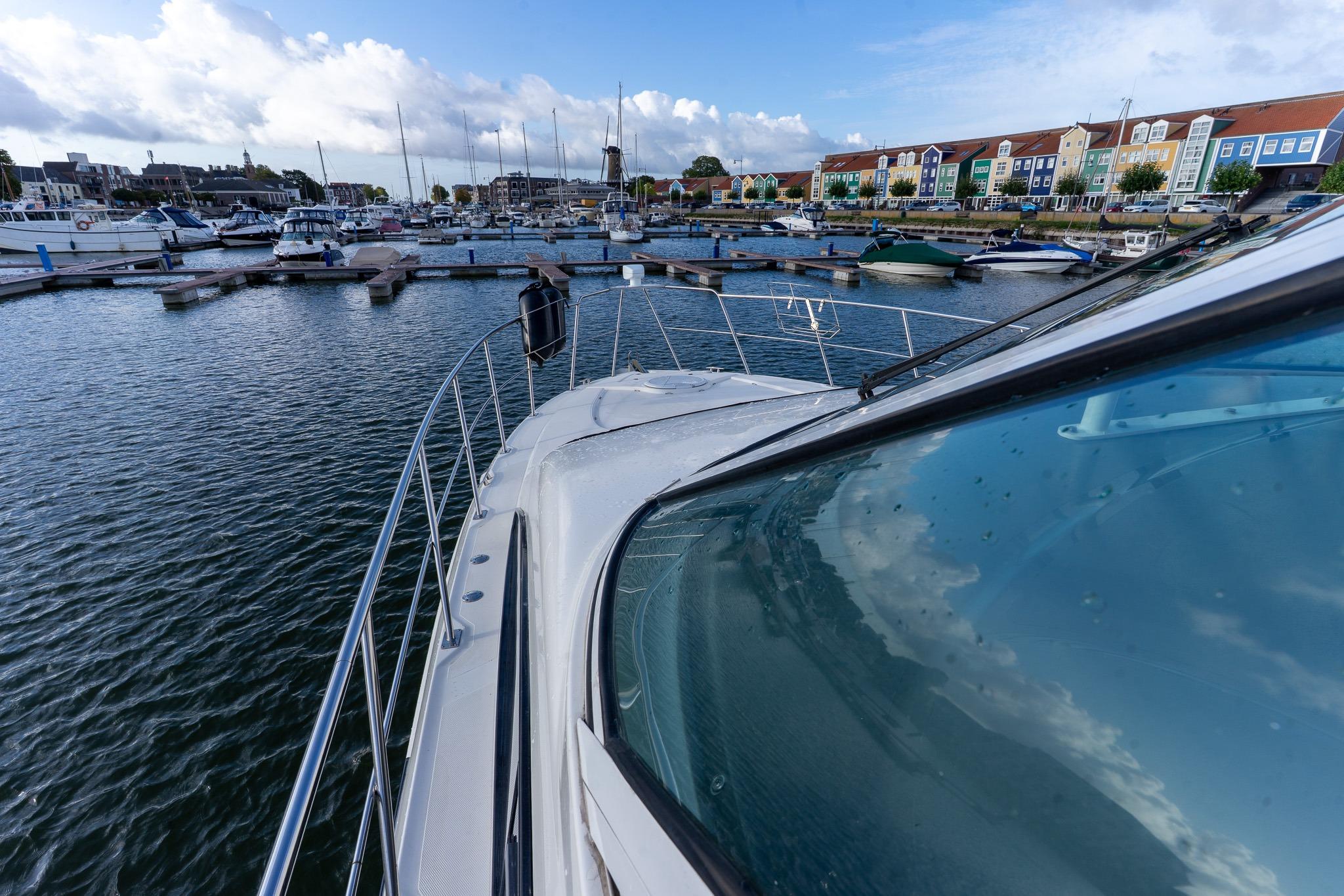 Cruisers Yachts 415 Express Motoryacht