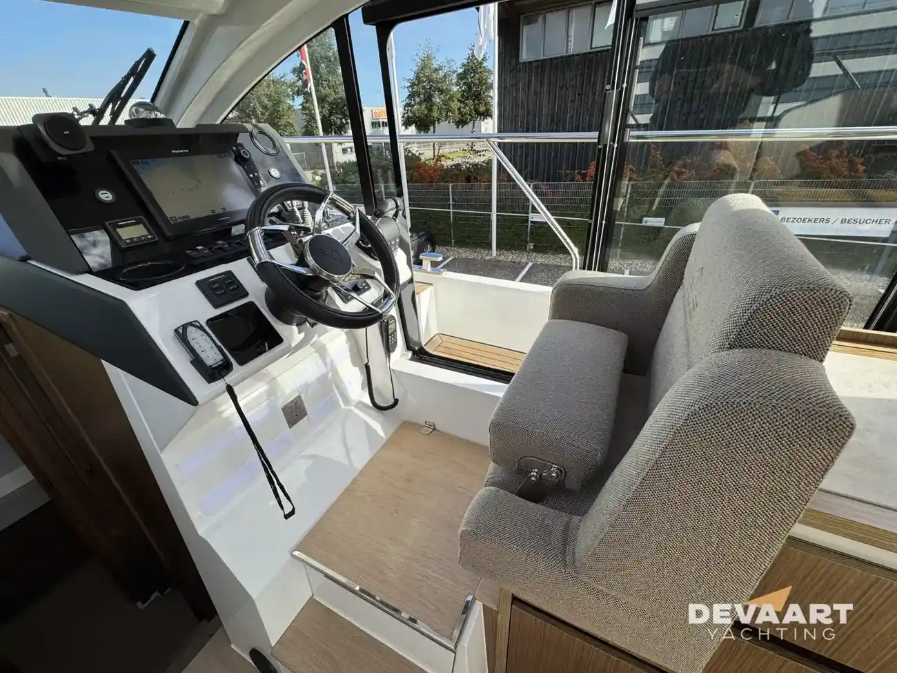 Sealine C335
