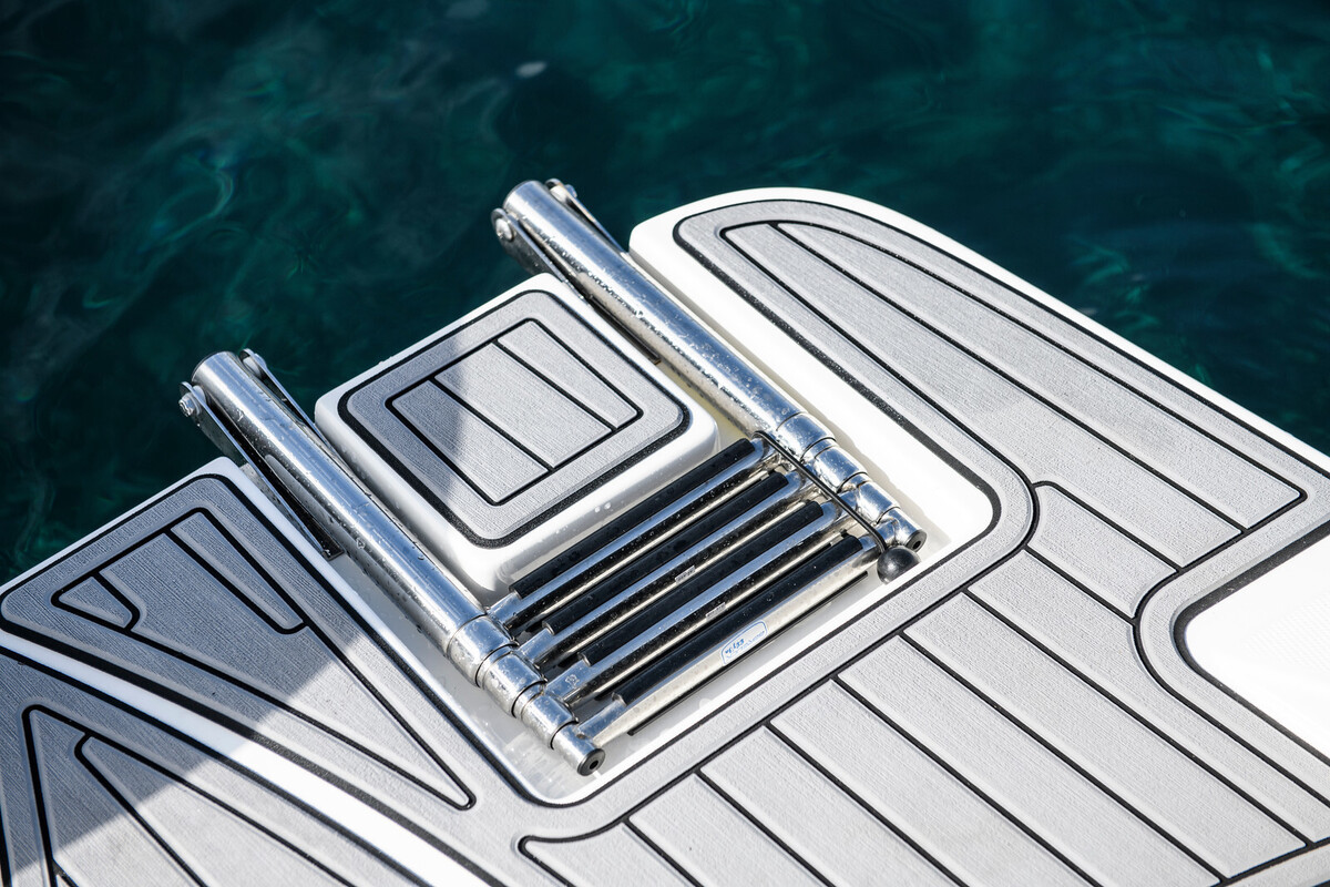 Sea Ray SPX 210 Outboard