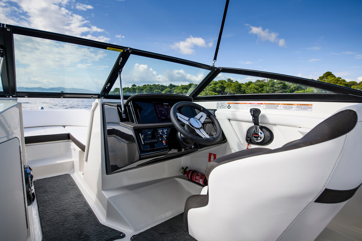 Sea Ray SPX 210 Outboard