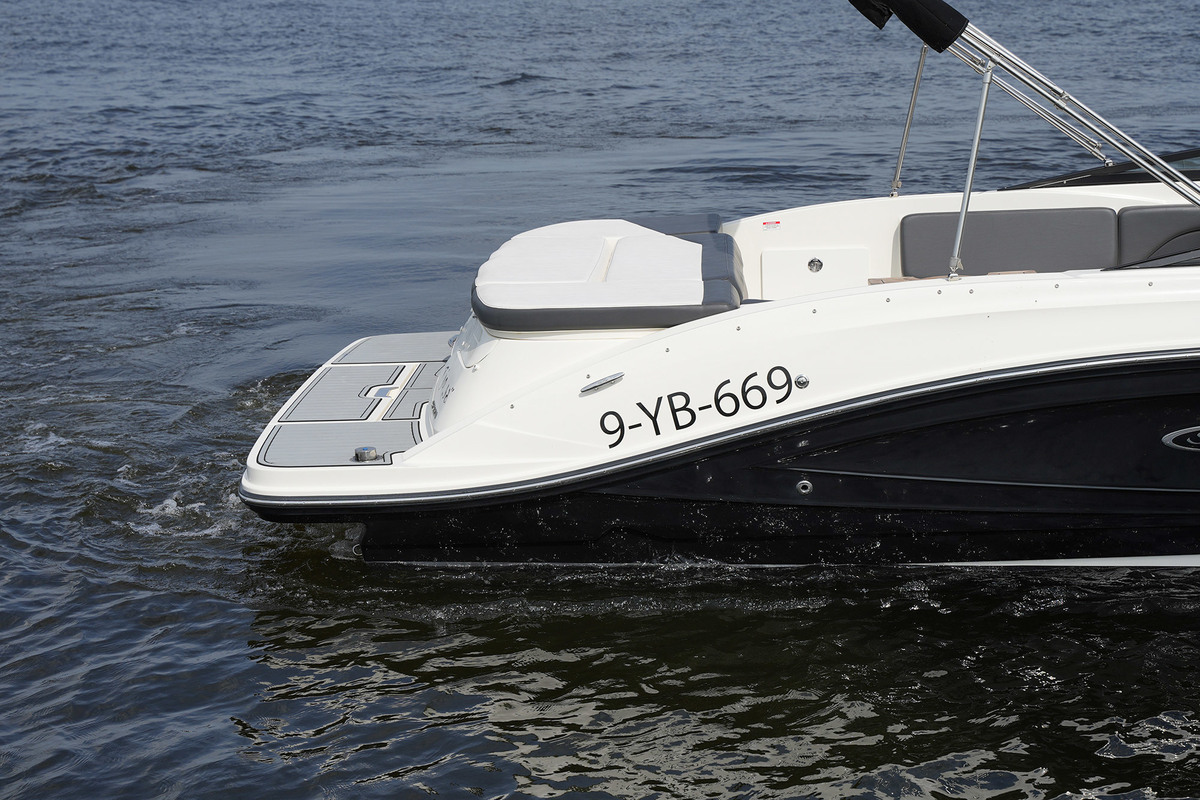 Sea Ray SPX 230