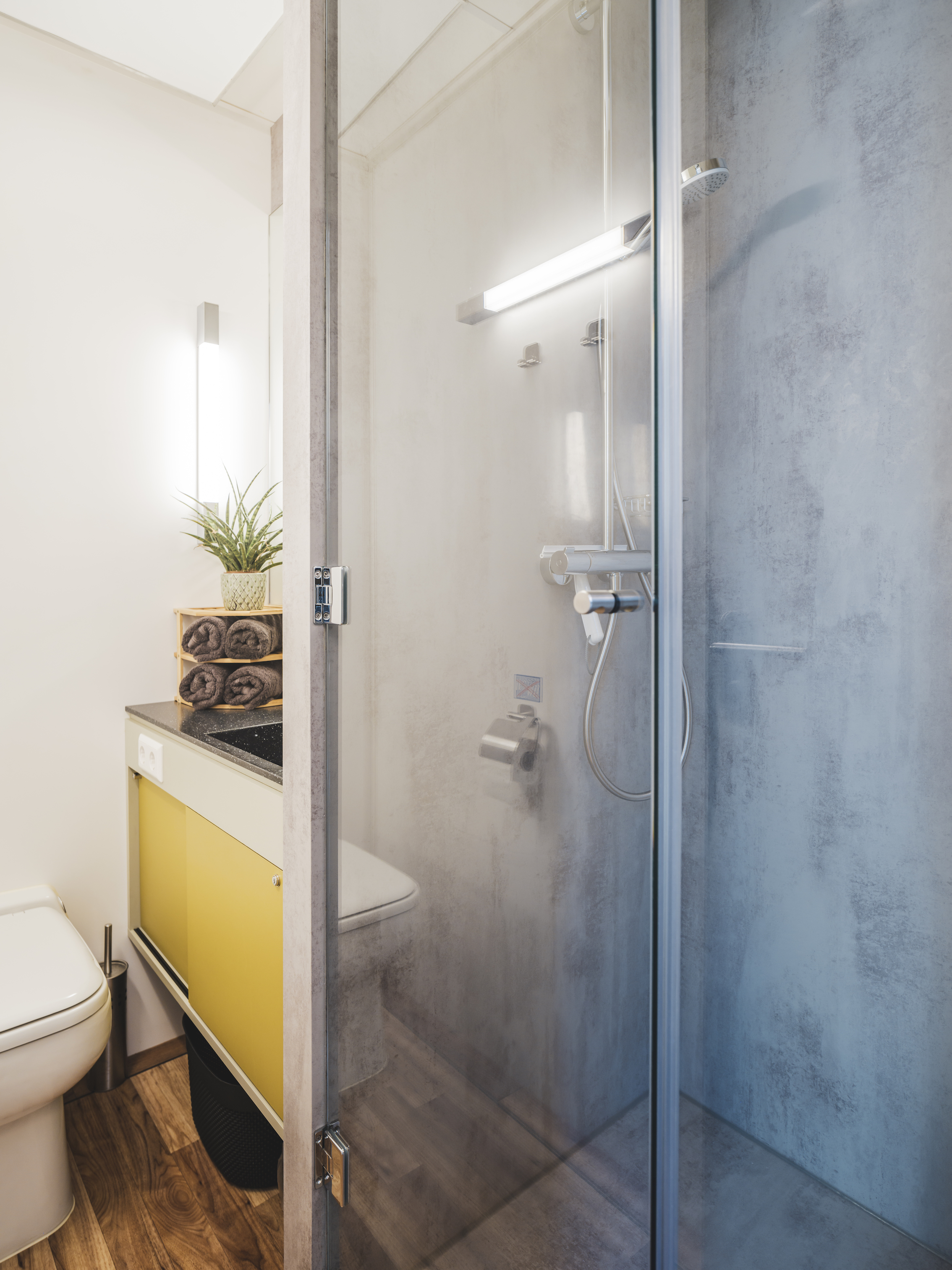 AquaHome Comfort Houseboat