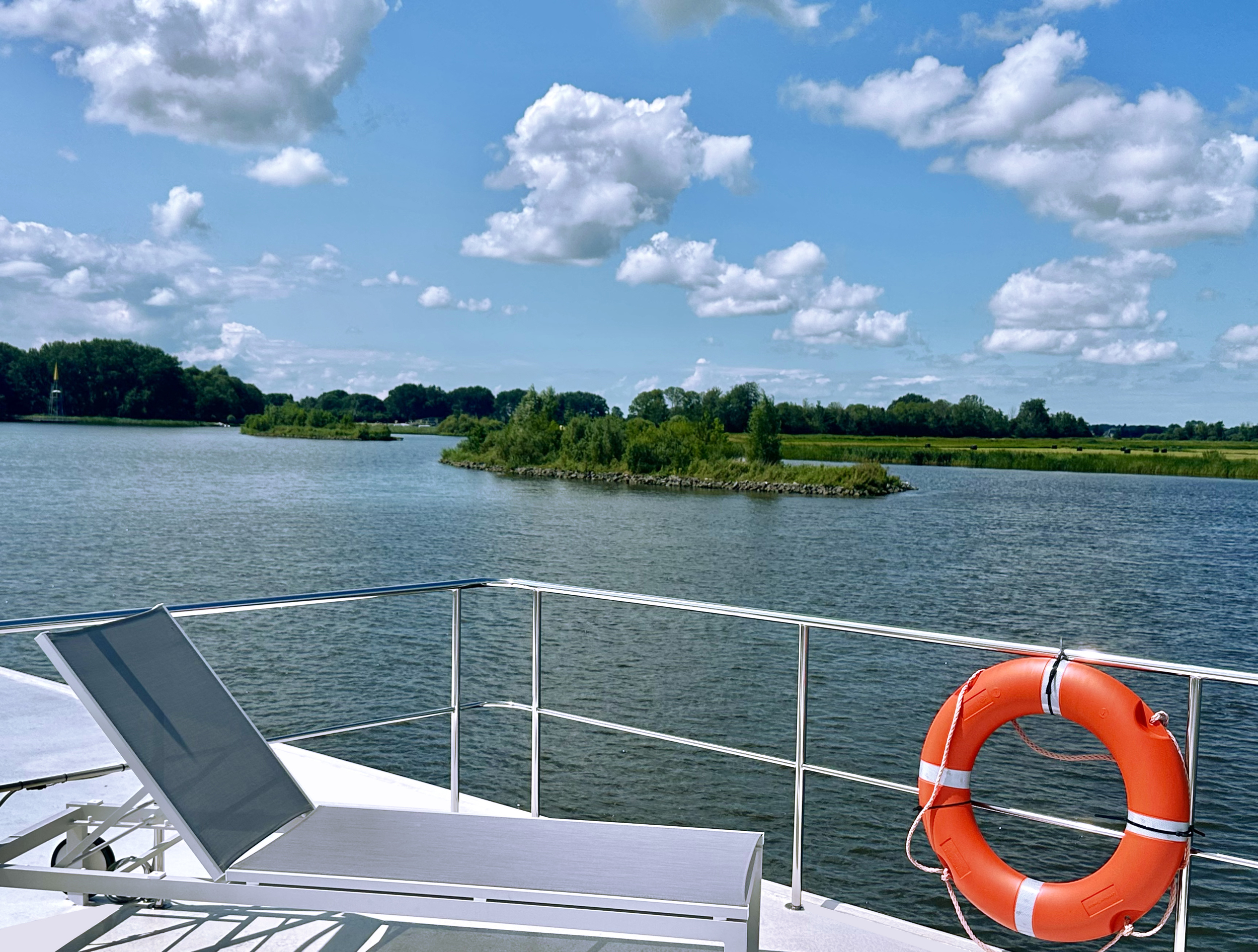 HOMESHIP Lotus Navigator 14 Houseboat