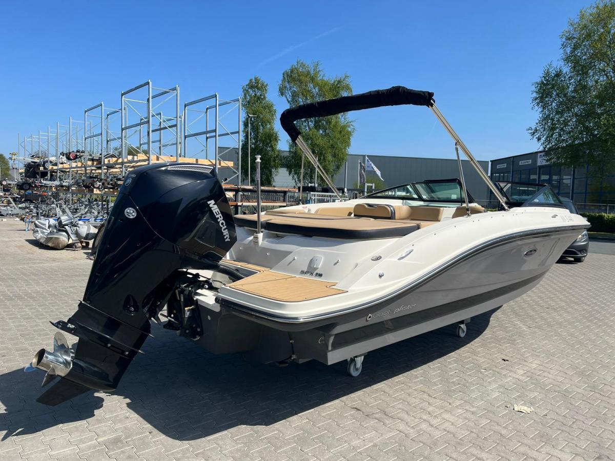 Sea Ray 210 SPX Outboard