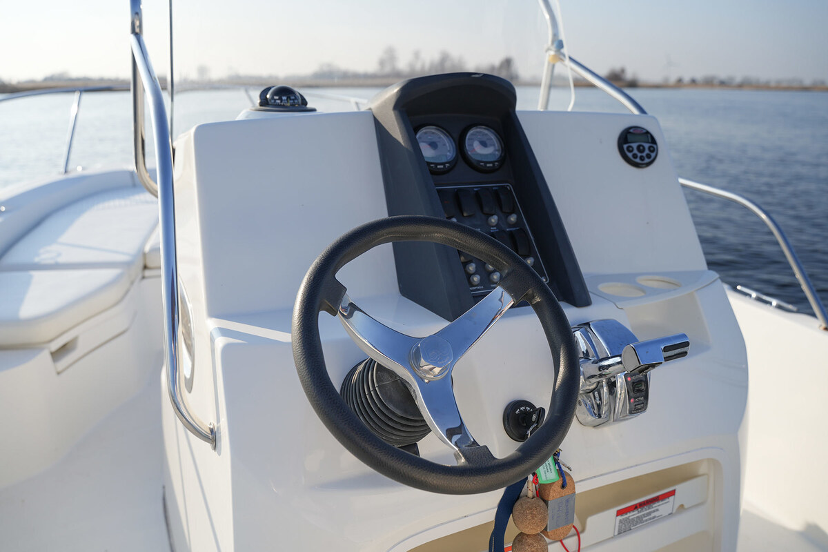 Boston Whaler 230 Dauntless