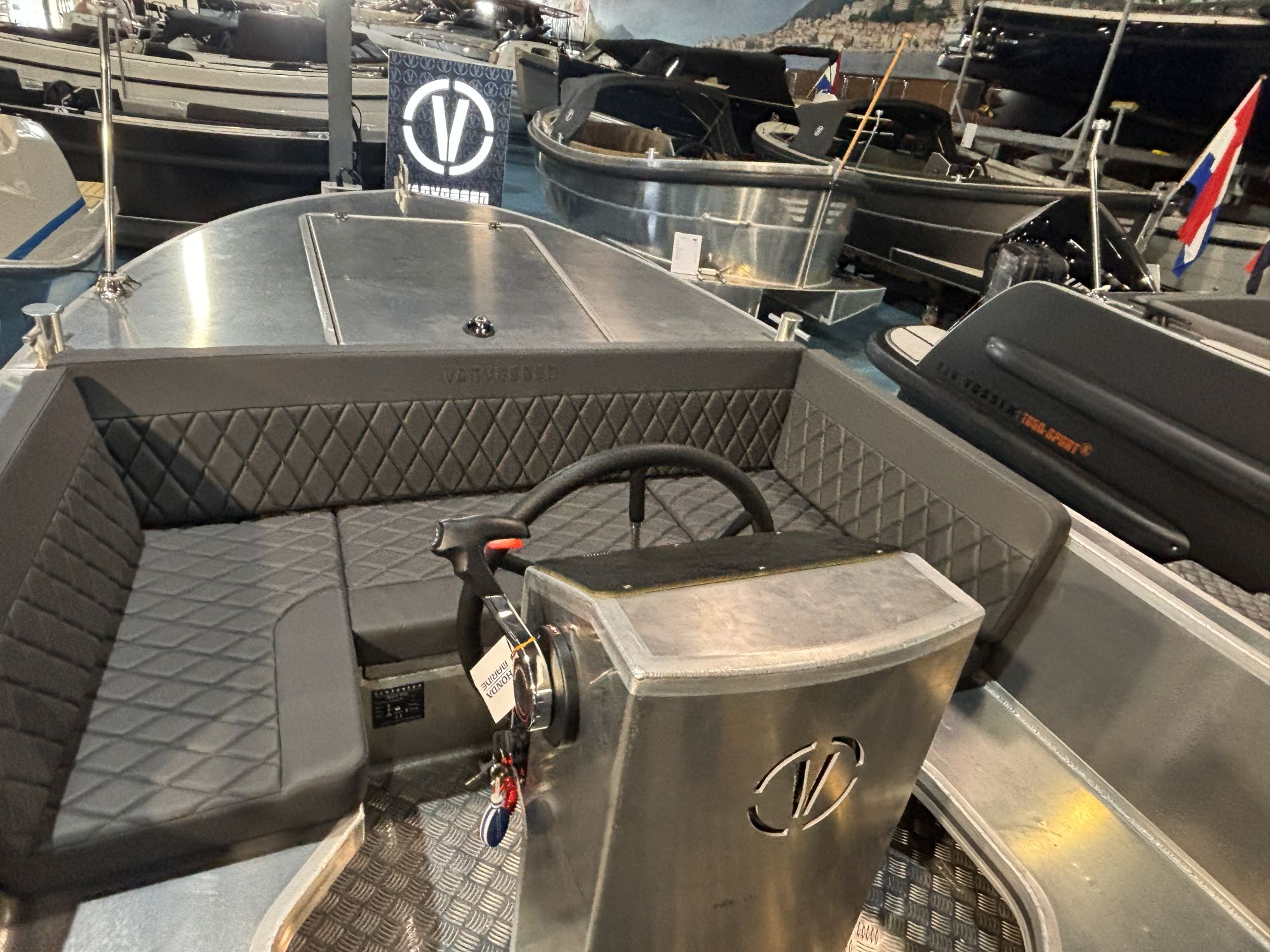 Van Vossen sloep 600 op voorraad