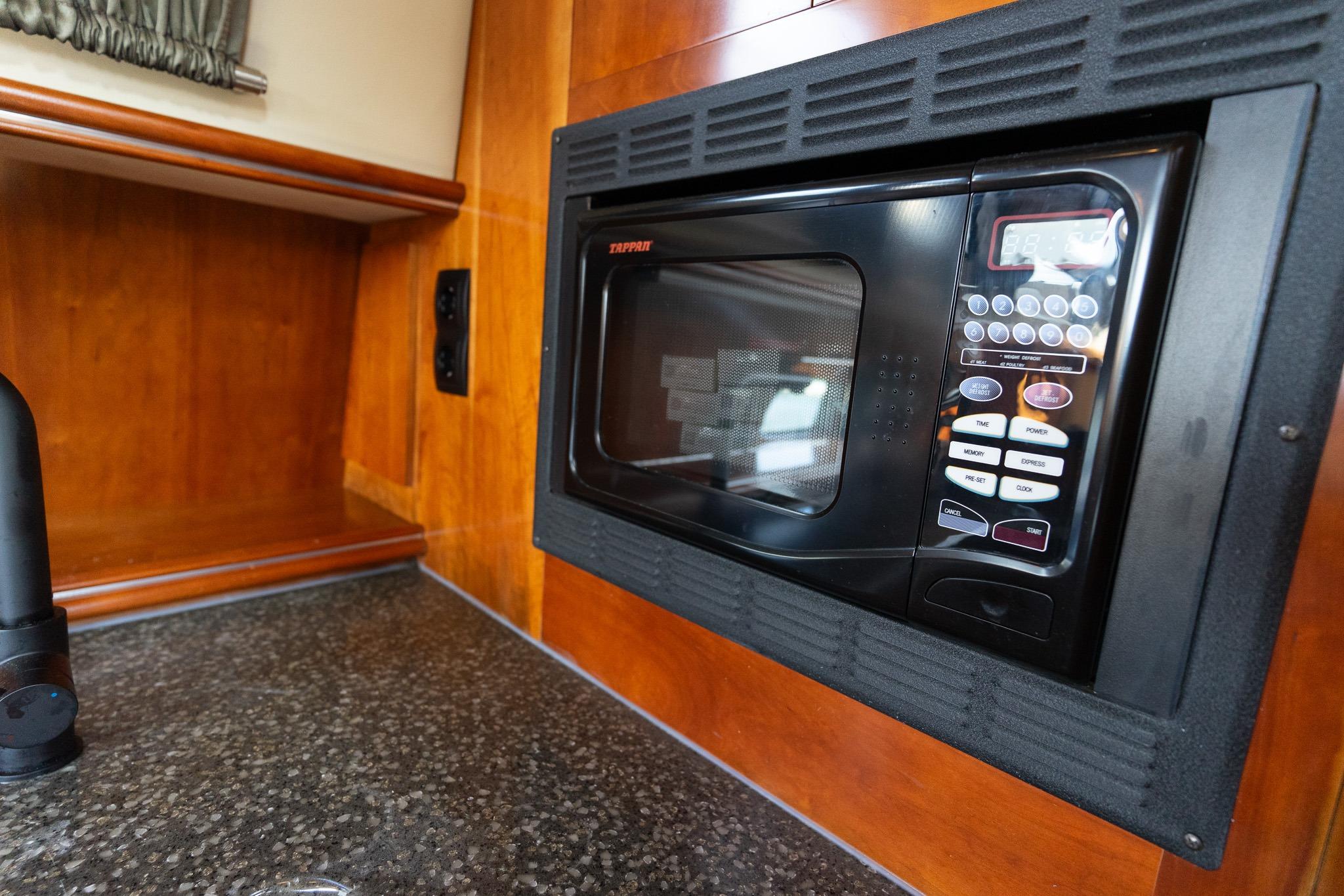 Cruisers Yachts 415 Express Motoryacht