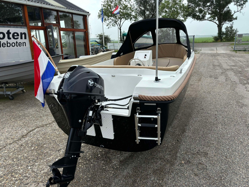 Qnap 480 + 9.8 PK Tohatsu Four Stroke *