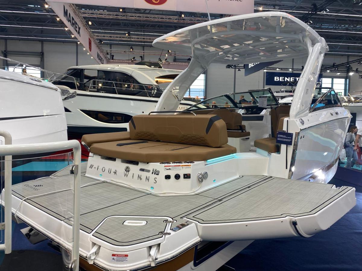 Four Winns H9 Bowrider