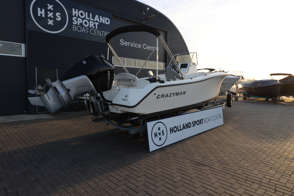 Trophy 2203 Center Console