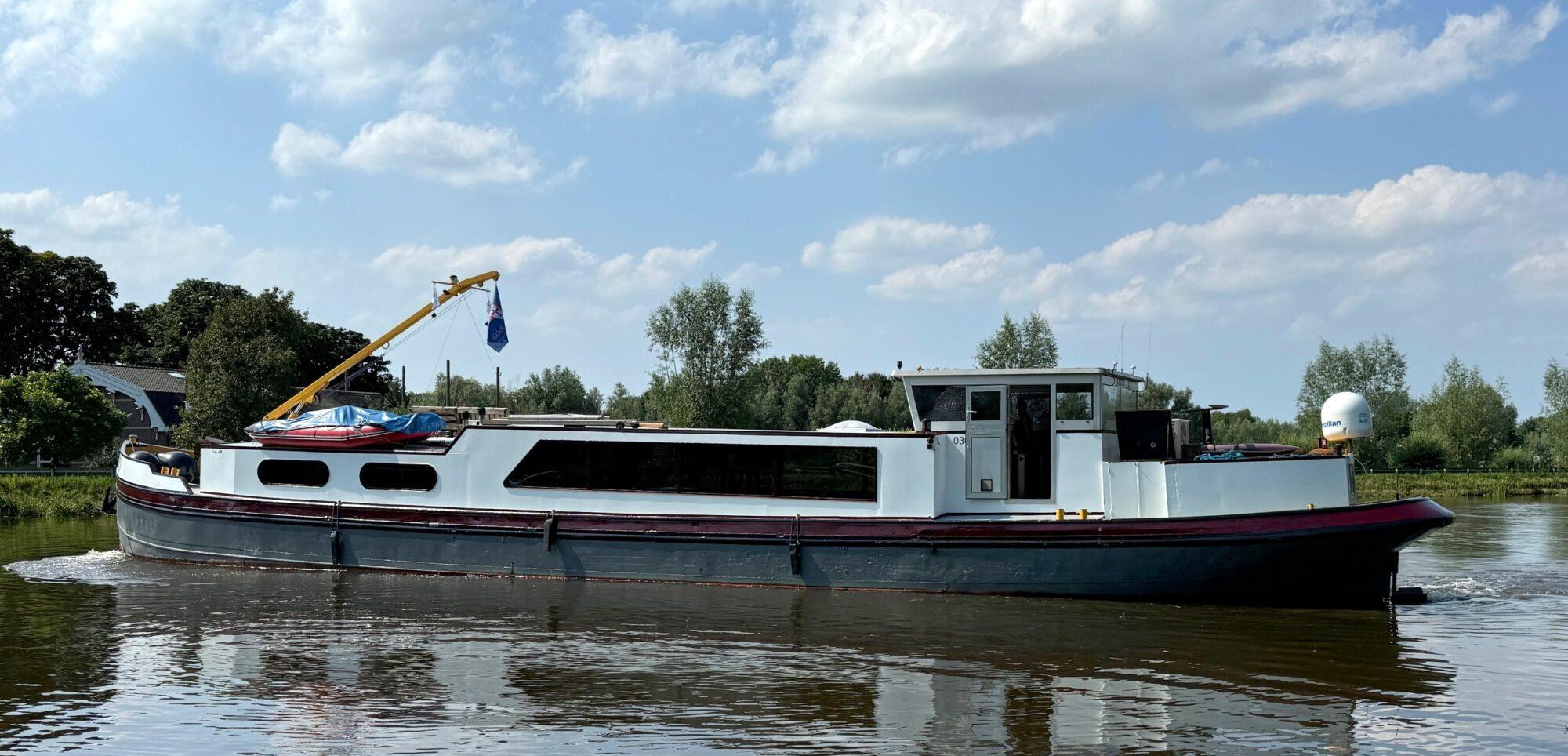 Luxe-Motor Luxe Motor 27.70 VS Varend Woonschip