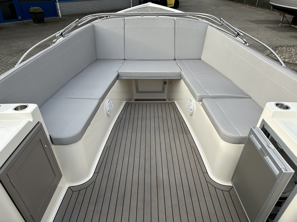 Interboat Intender 820