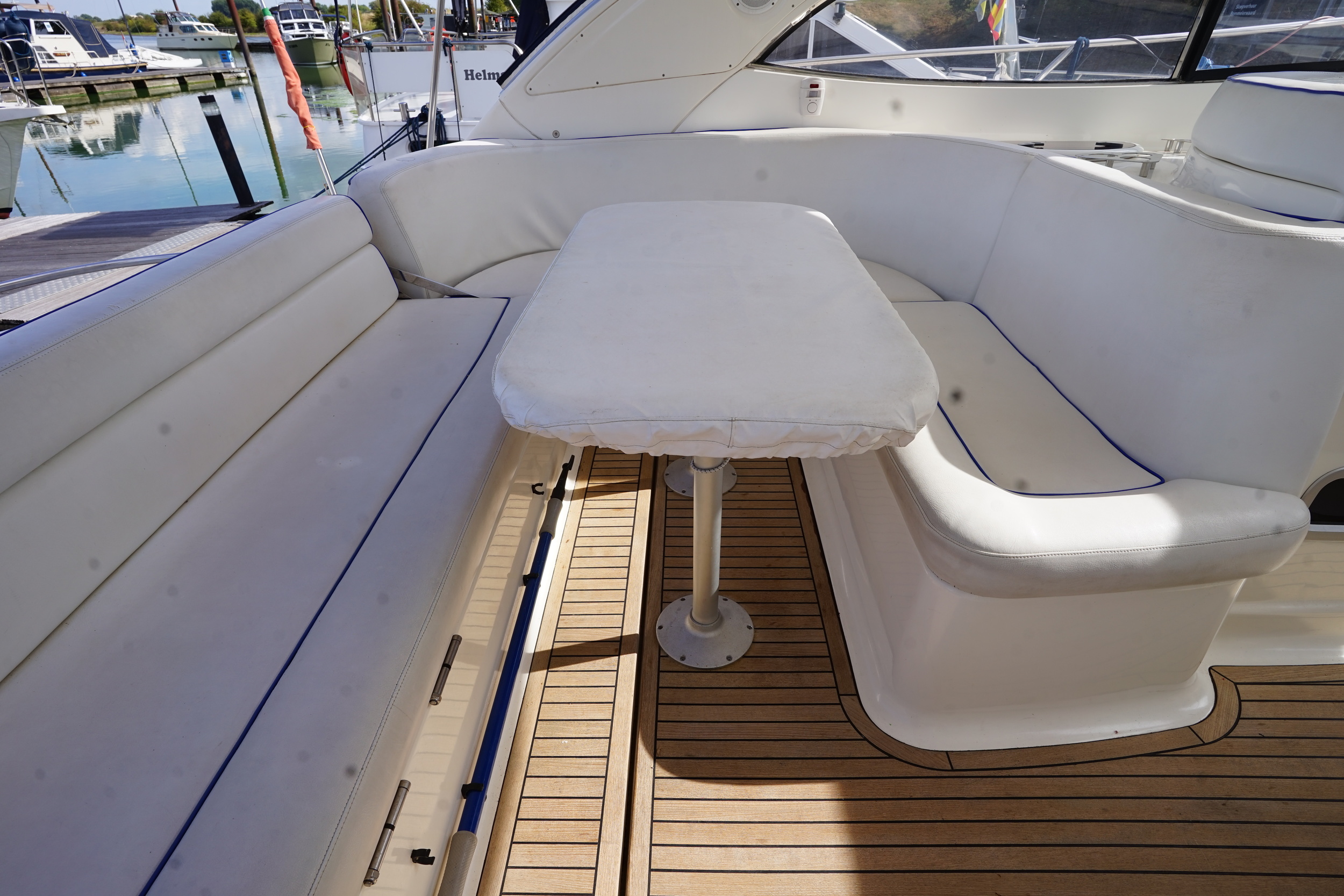 Bavaria 42 HT Sport IPS-500 - hydraulic platform