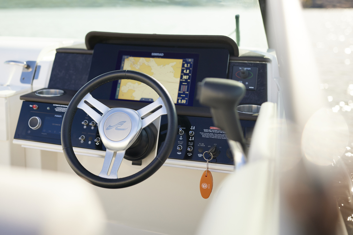 Sea Ray SDX 250 Outboard
