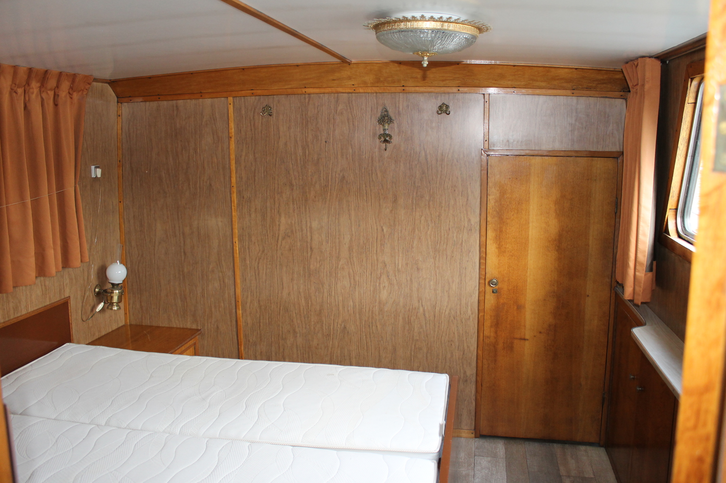 Tjalk Varend Woonschip 19.99