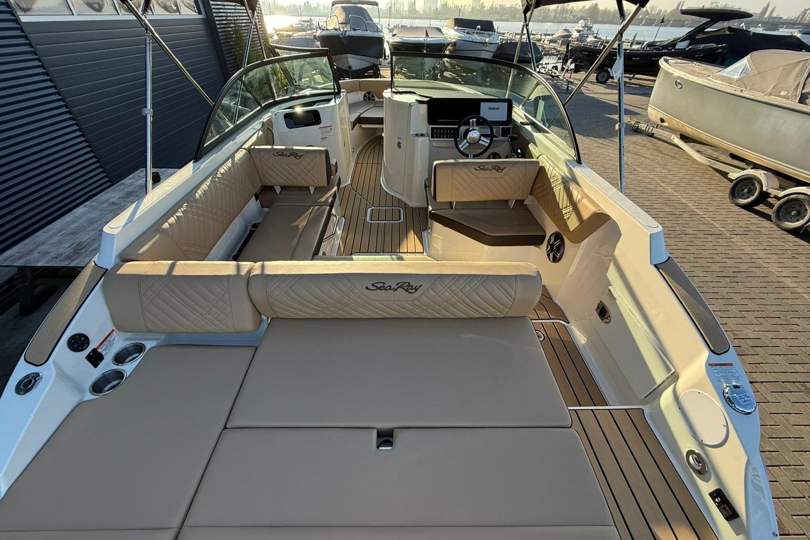 Sea Ray SDX 230