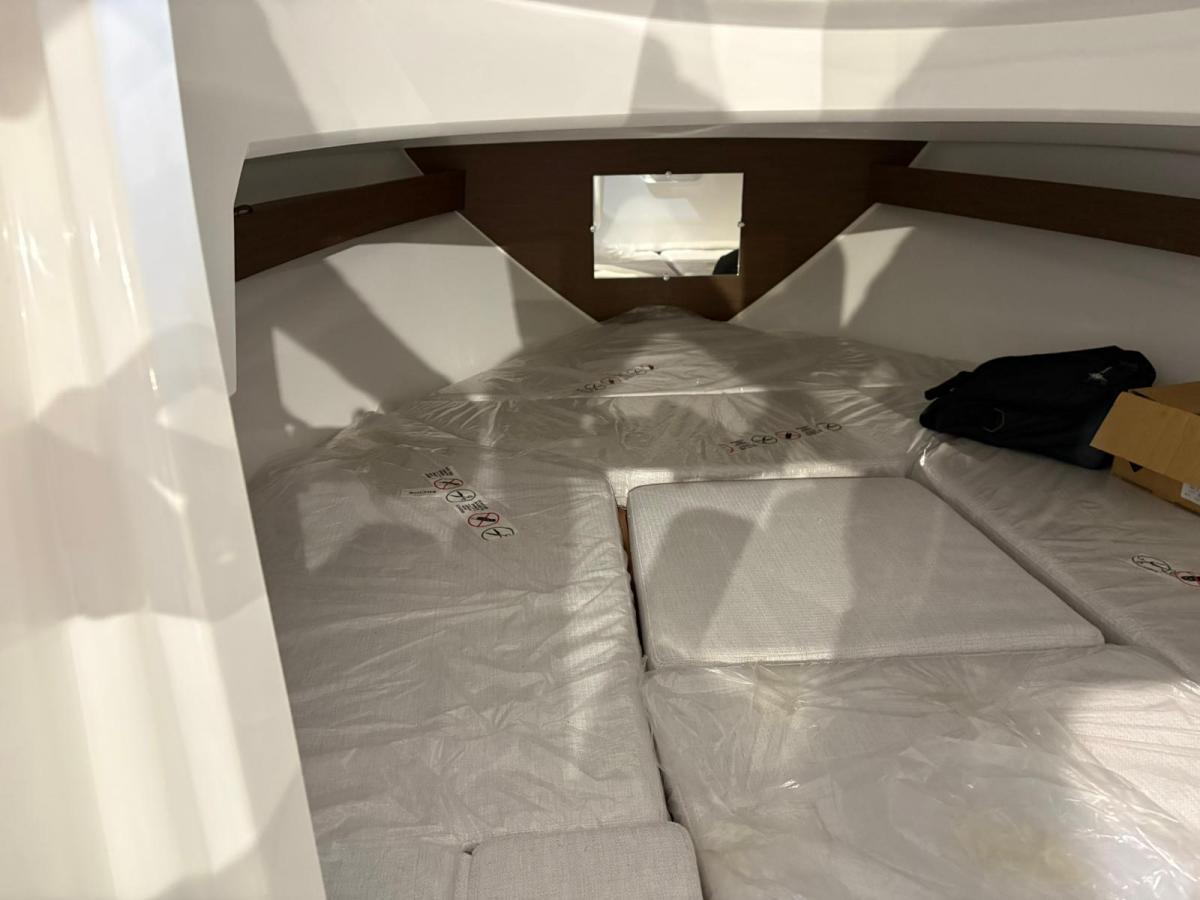 Jeanneau Cap Camarat 6.5 Walk around