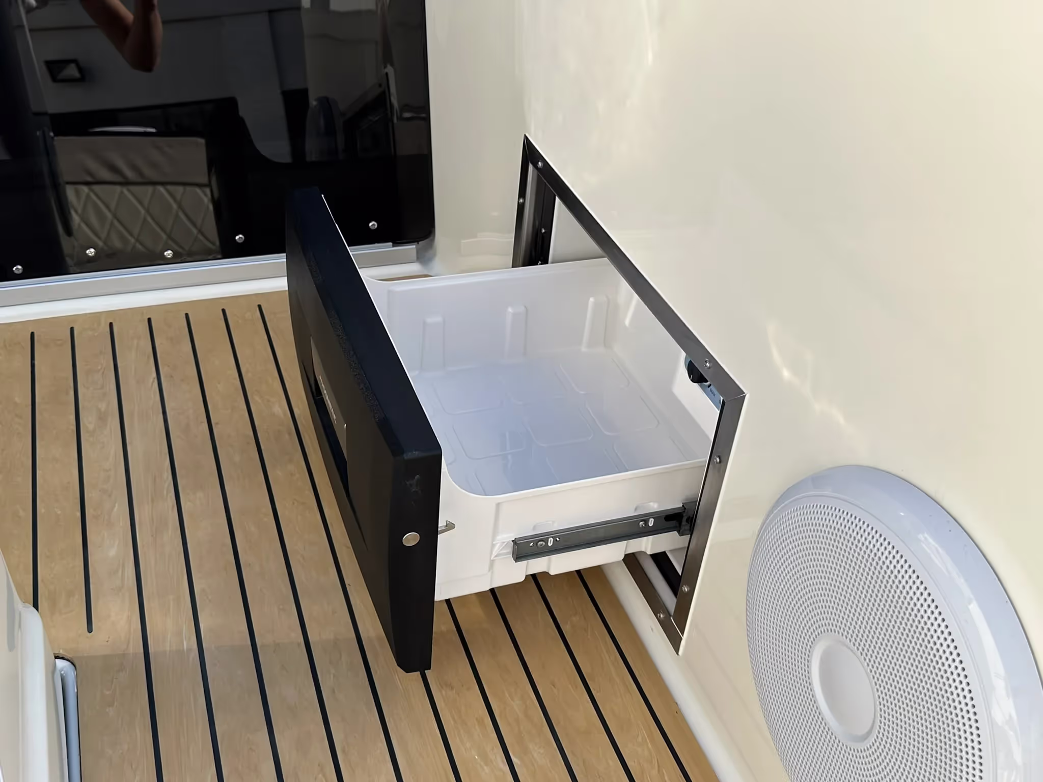 Quicksilver 875 Sundeck