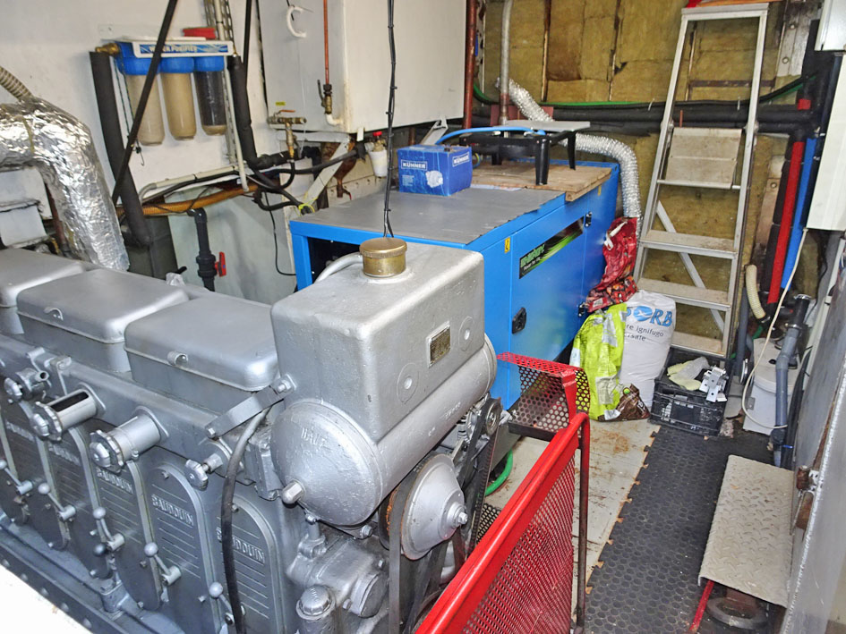 Spits Varend Woonschip 30.53 met UBC