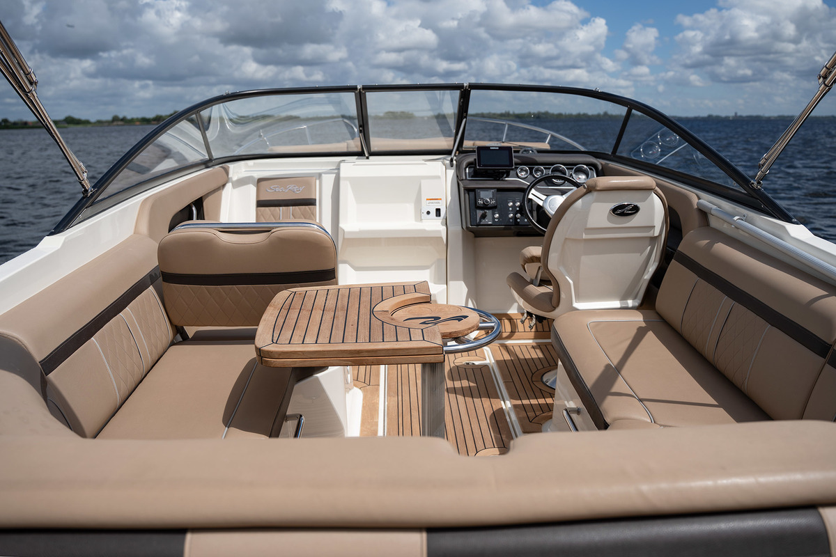 Sea Ray Sun Sport 250
