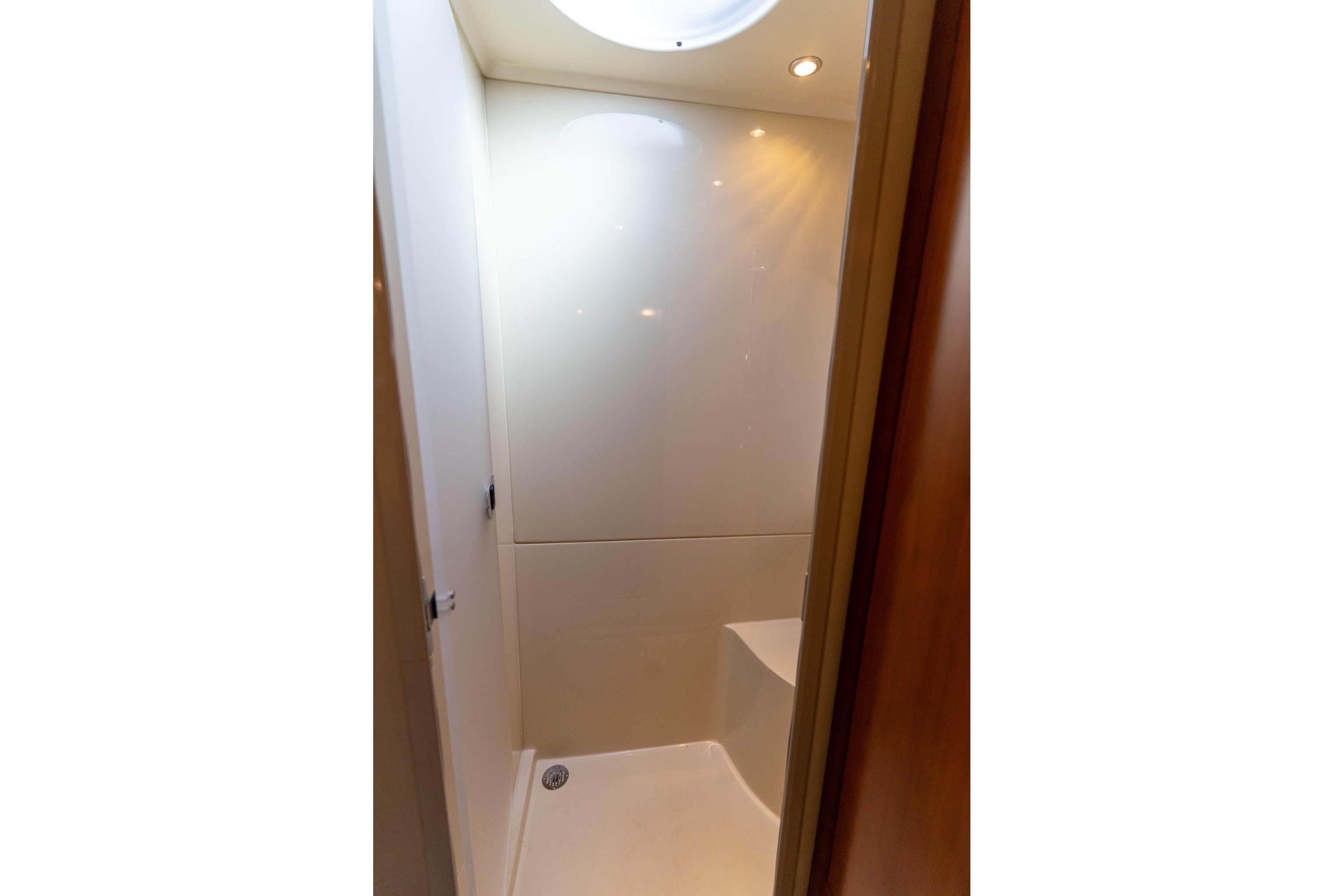 Cruisers Yachts 415 Express Motoryacht