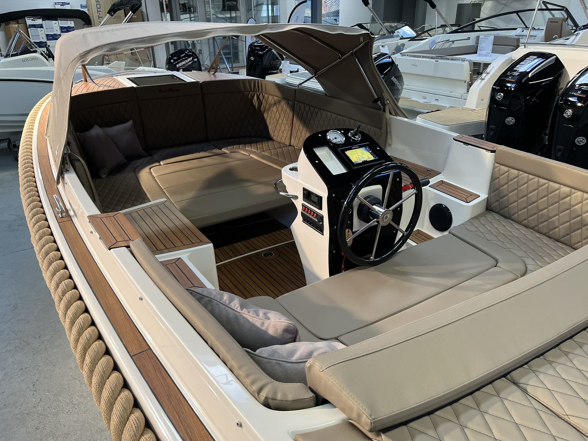 Oud-huijzer 740 Tender