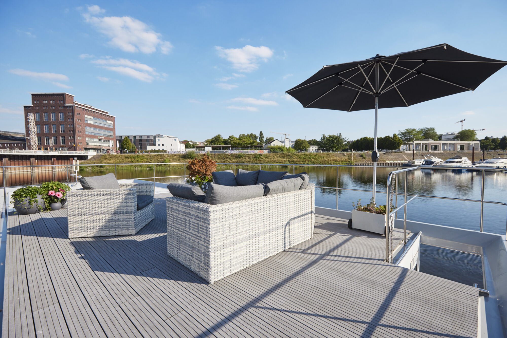 Motor Cruiser Home Traveller XXL Houseboat 1500