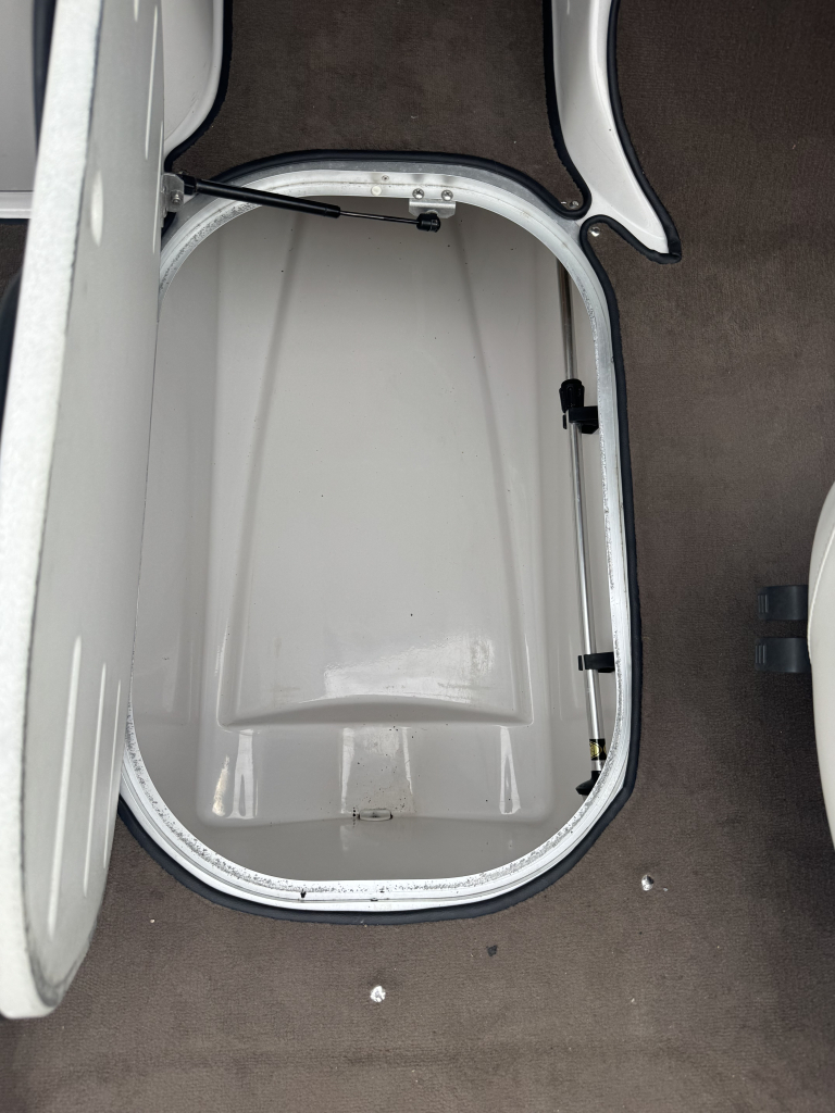 Four Winns H240