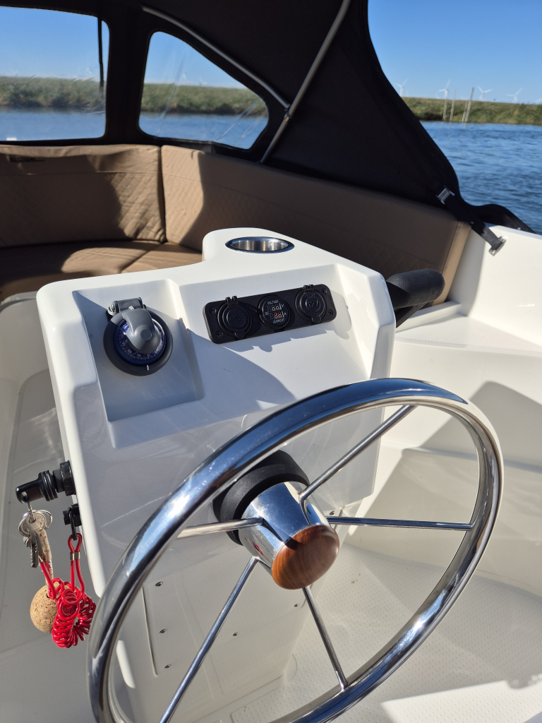 Topcraft 565 Tender